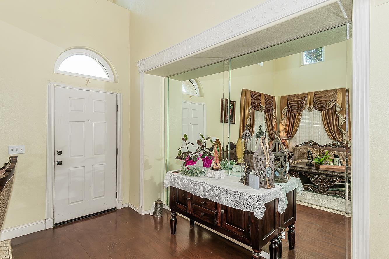 1903 N Sunny Ln E, Reedley, CA 93654