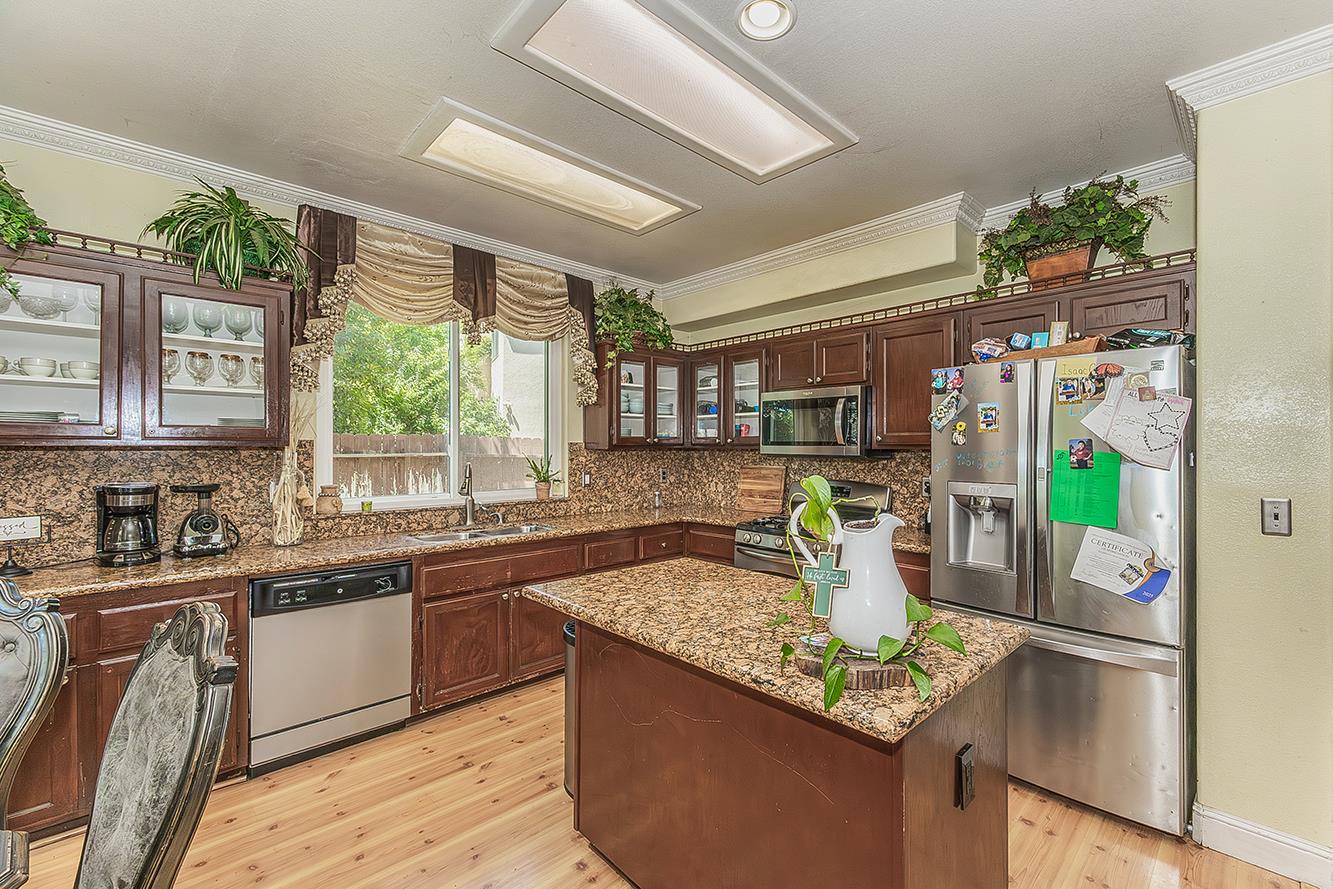 1903 N Sunny Ln E, Reedley, CA 93654