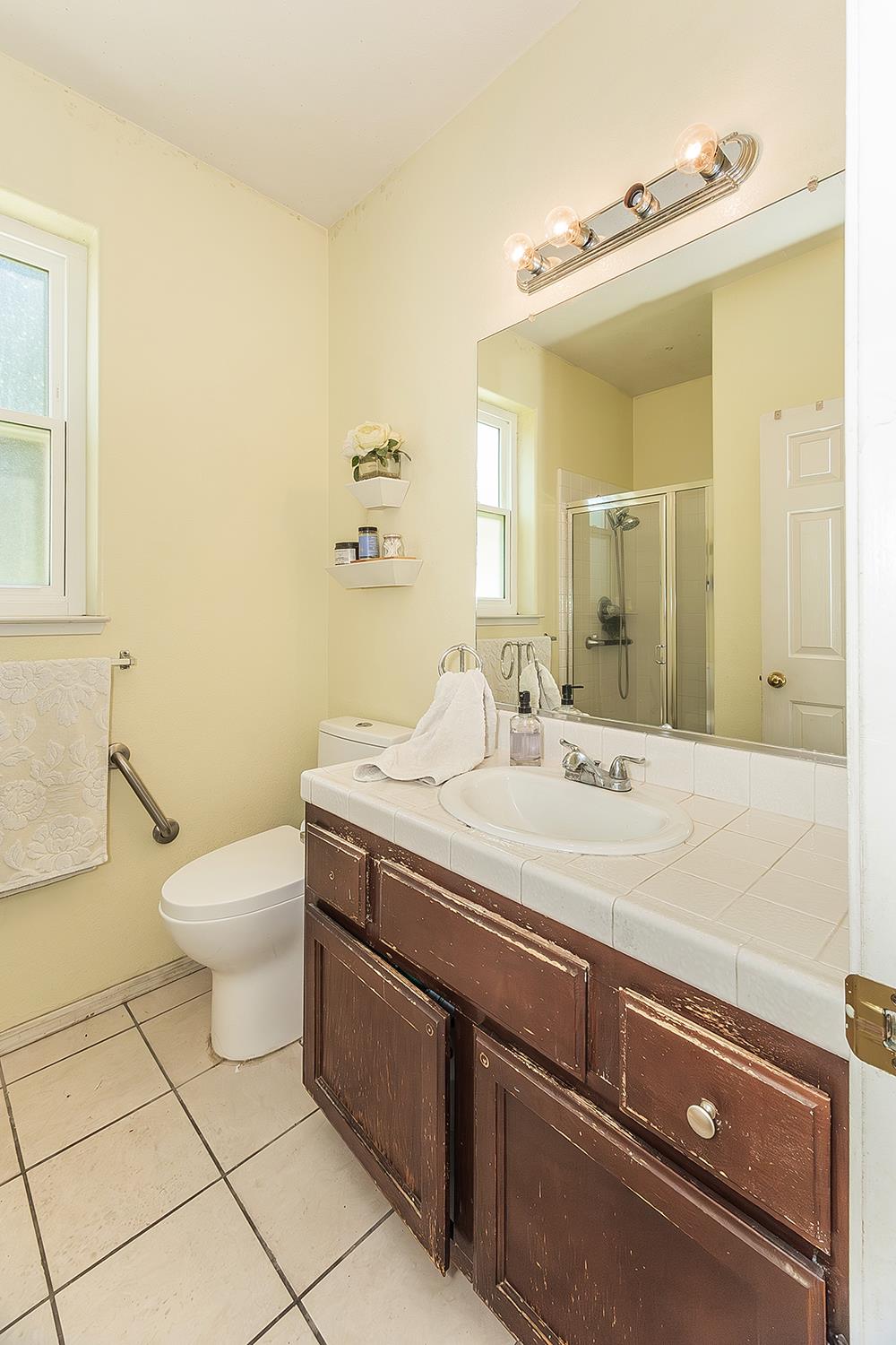 1903 N Sunny Ln E, Reedley, CA 93654