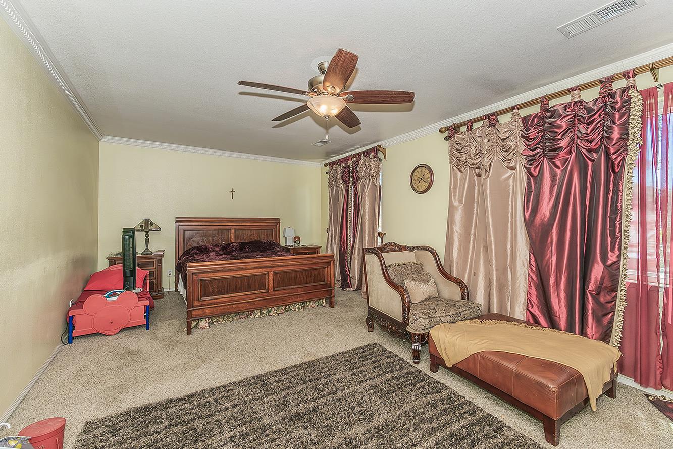 1903 N Sunny Ln E, Reedley, CA 93654