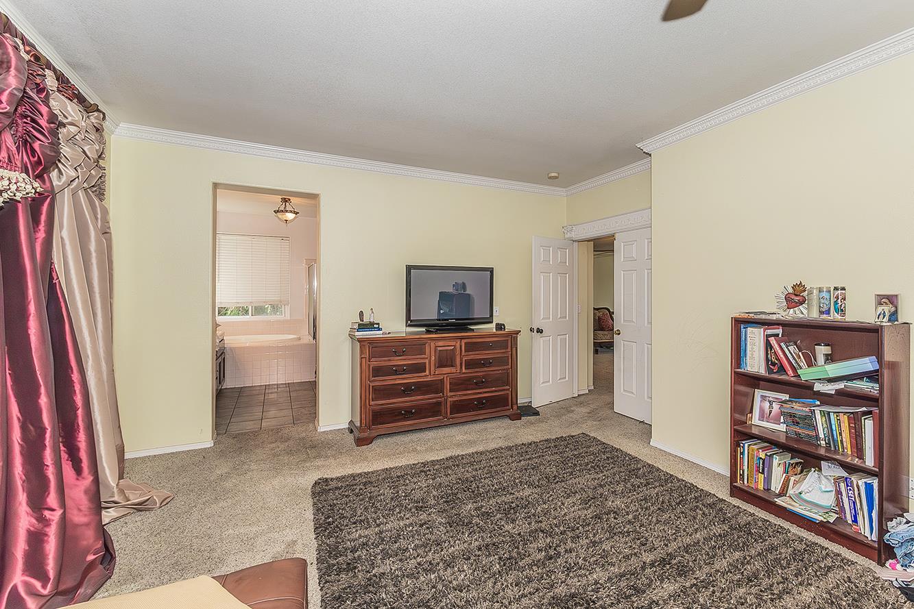 1903 N Sunny Ln E, Reedley, CA 93654