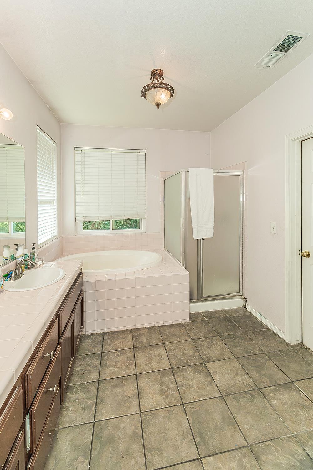 1903 N Sunny Ln E, Reedley, CA 93654