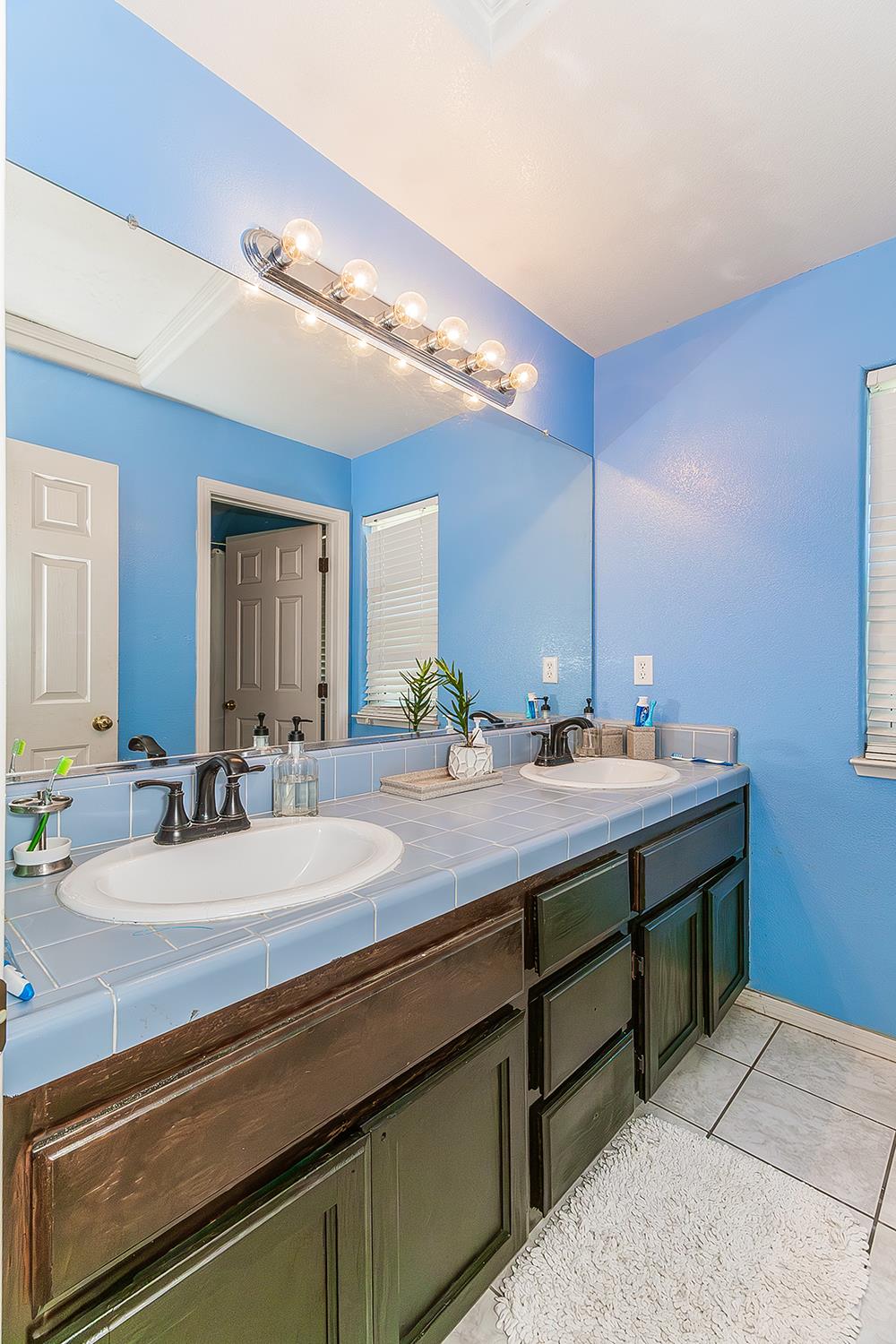 1903 N Sunny Ln E, Reedley, CA 93654