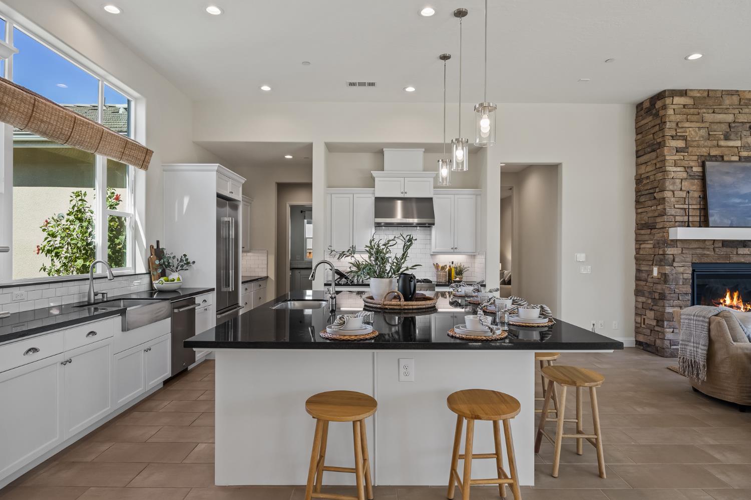 998 Highland Rd W, Madera, CA 93636