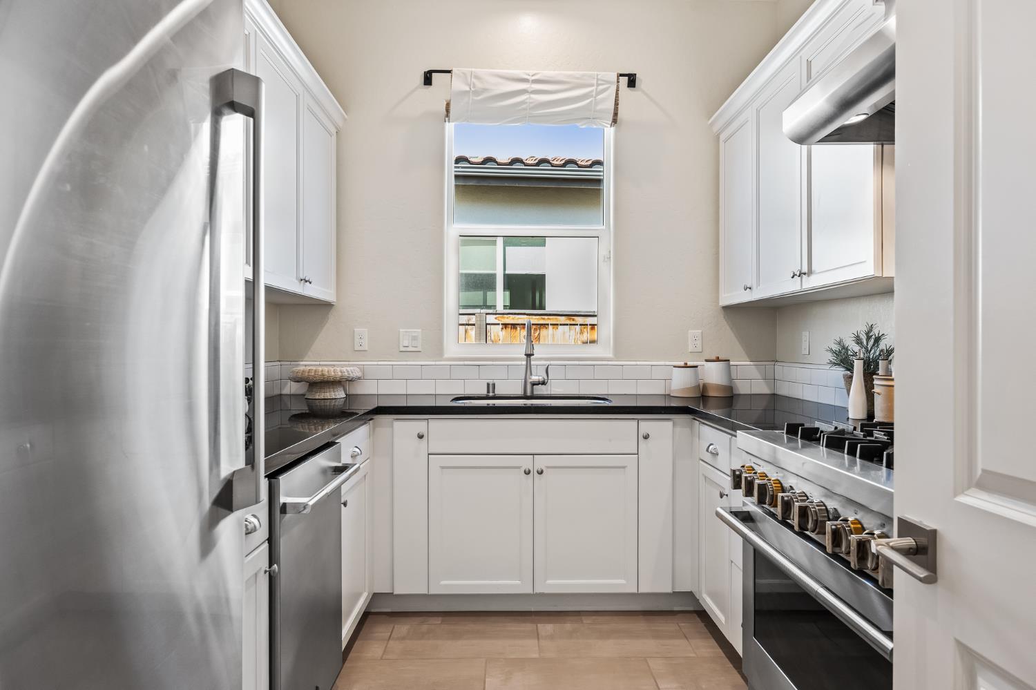 998 Highland Rd W, Madera, CA 93636