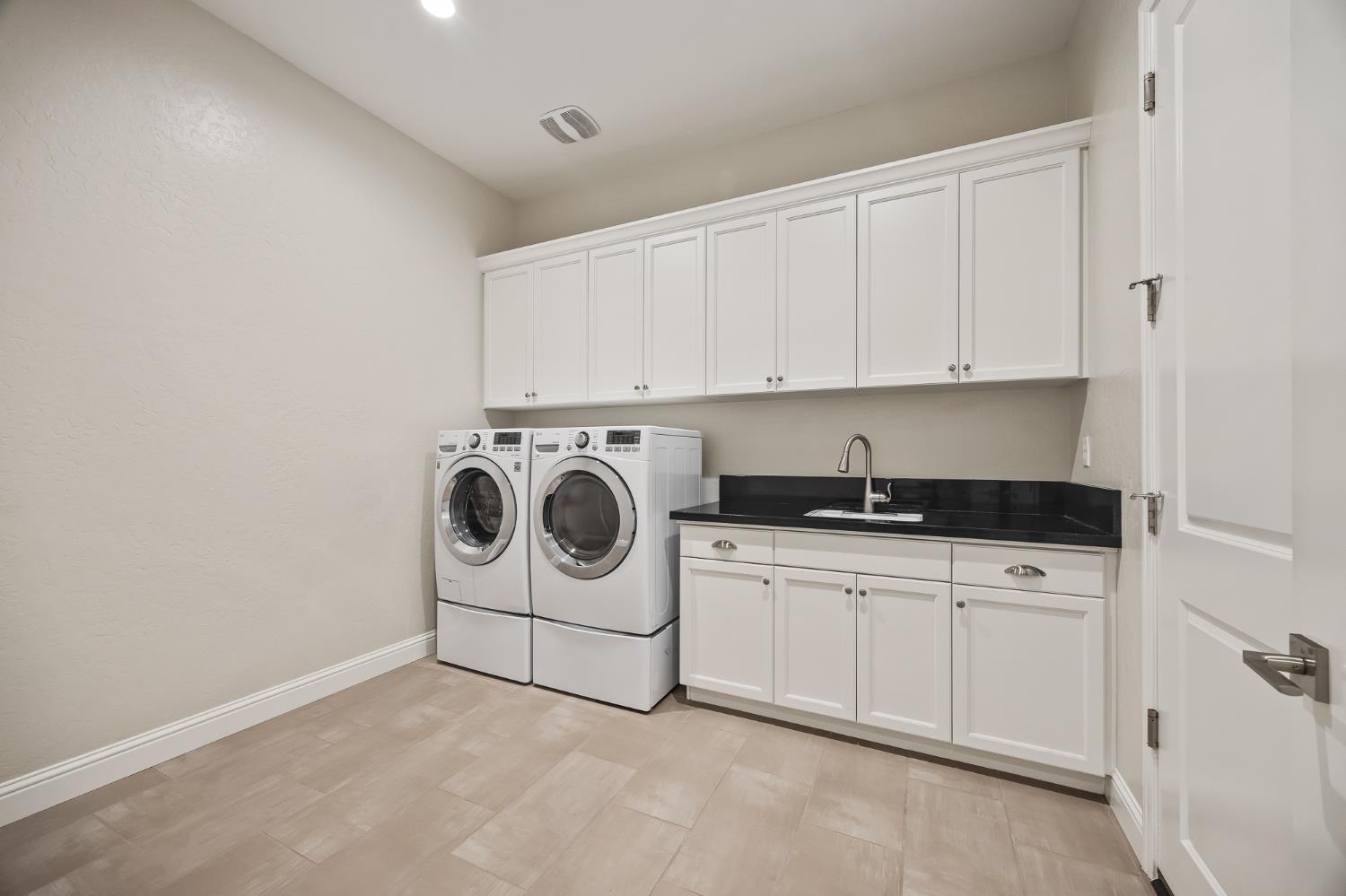 998 Highland Rd W, Madera, CA 93636