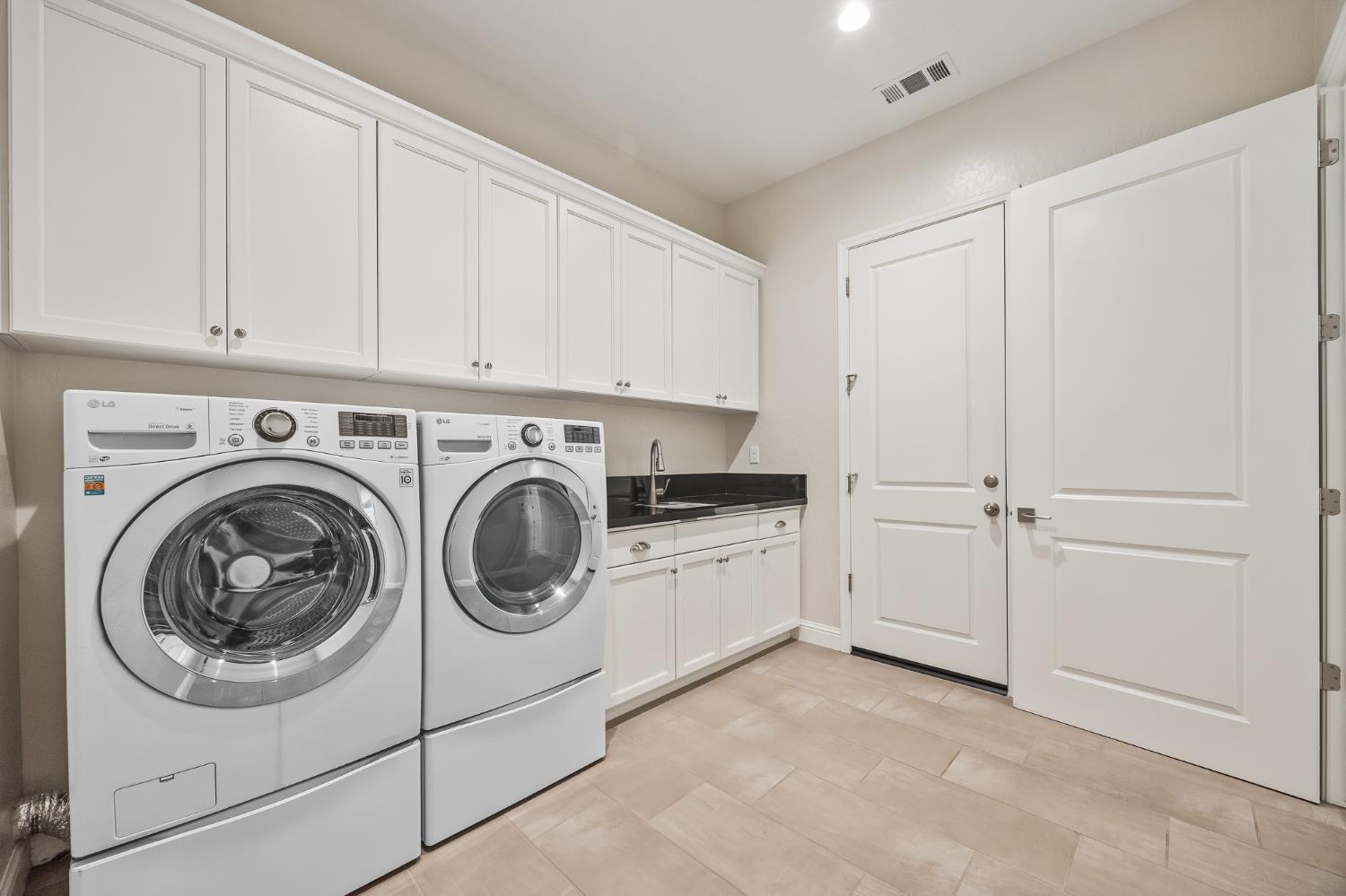 998 Highland Rd W, Madera, CA 93636