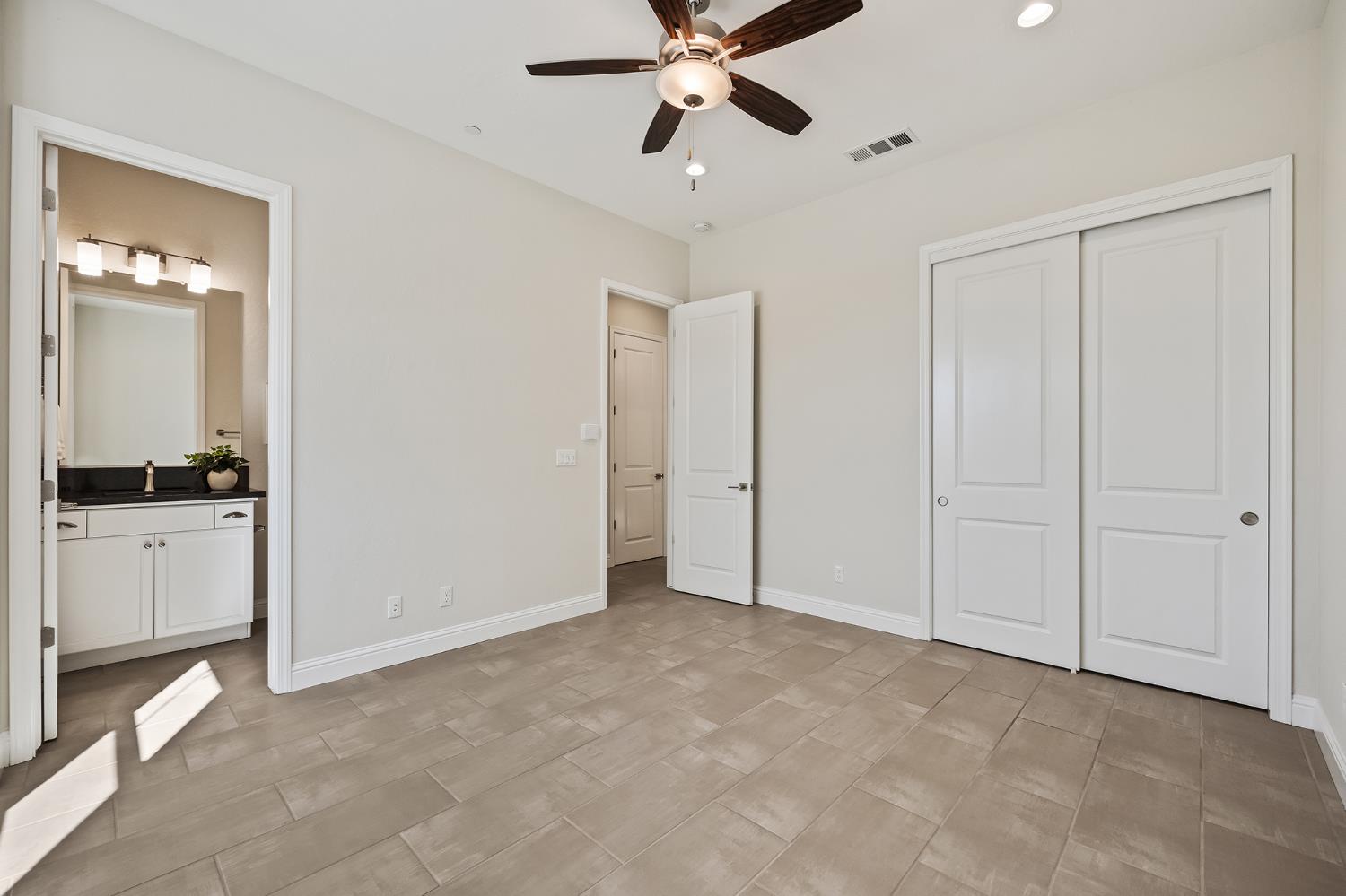 998 Highland Rd W, Madera, CA 93636