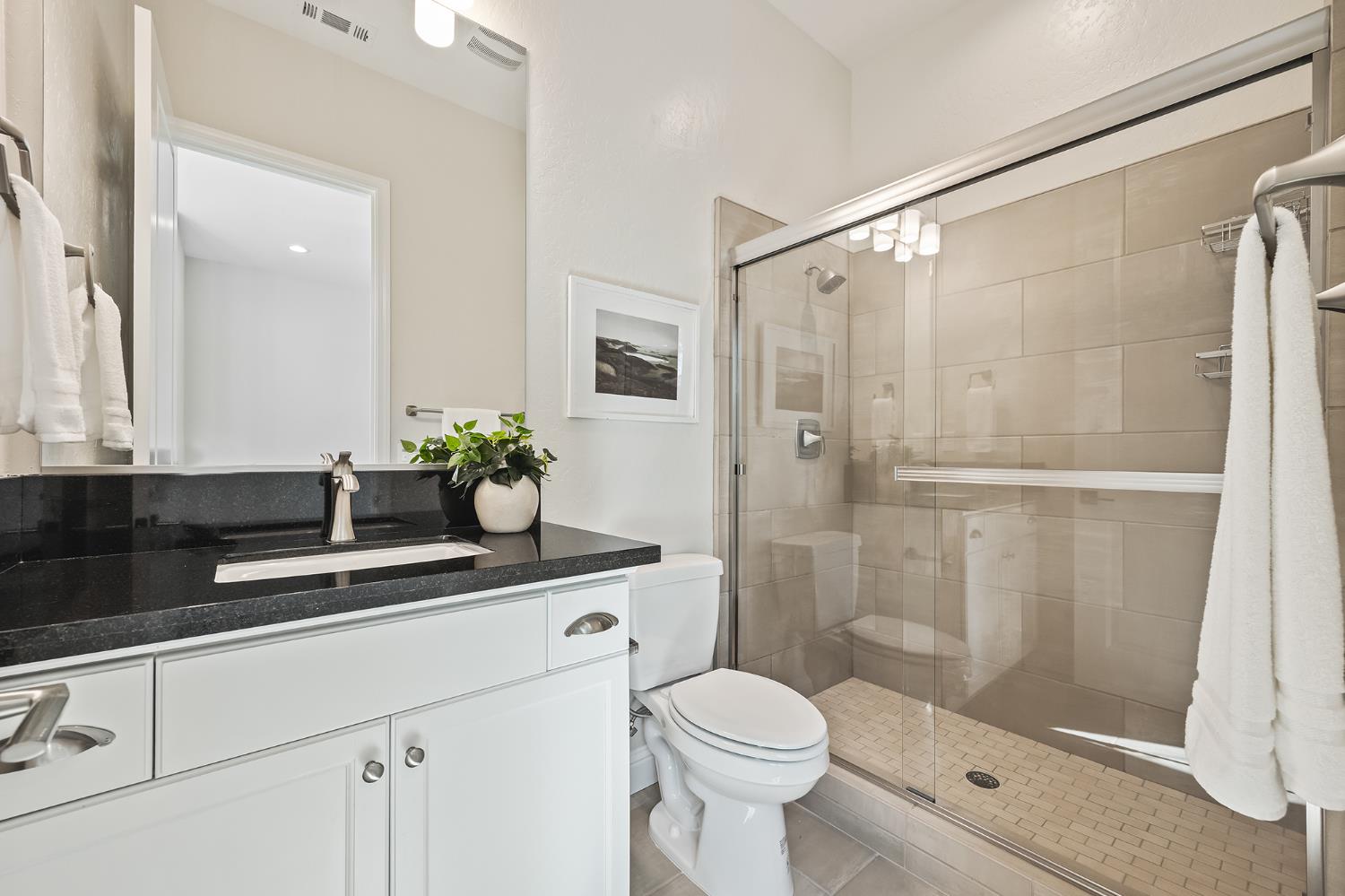 998 Highland Rd W, Madera, CA 93636