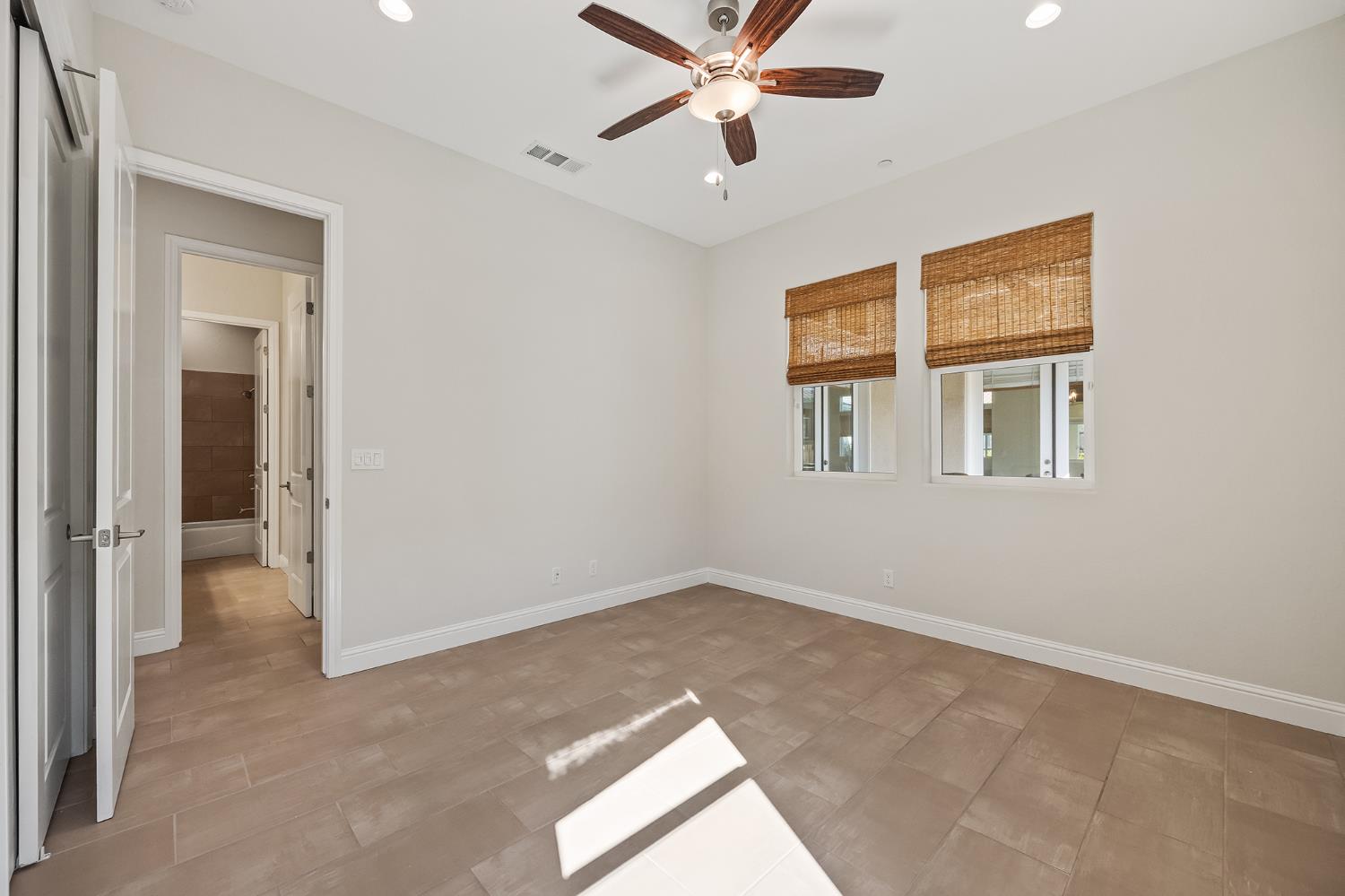 998 Highland Rd W, Madera, CA 93636