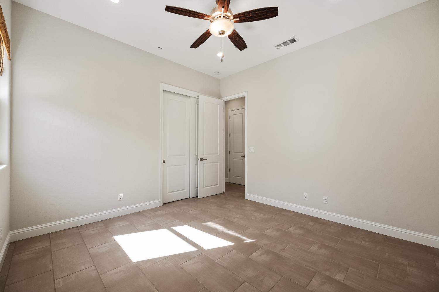 998 Highland Rd W, Madera, CA 93636