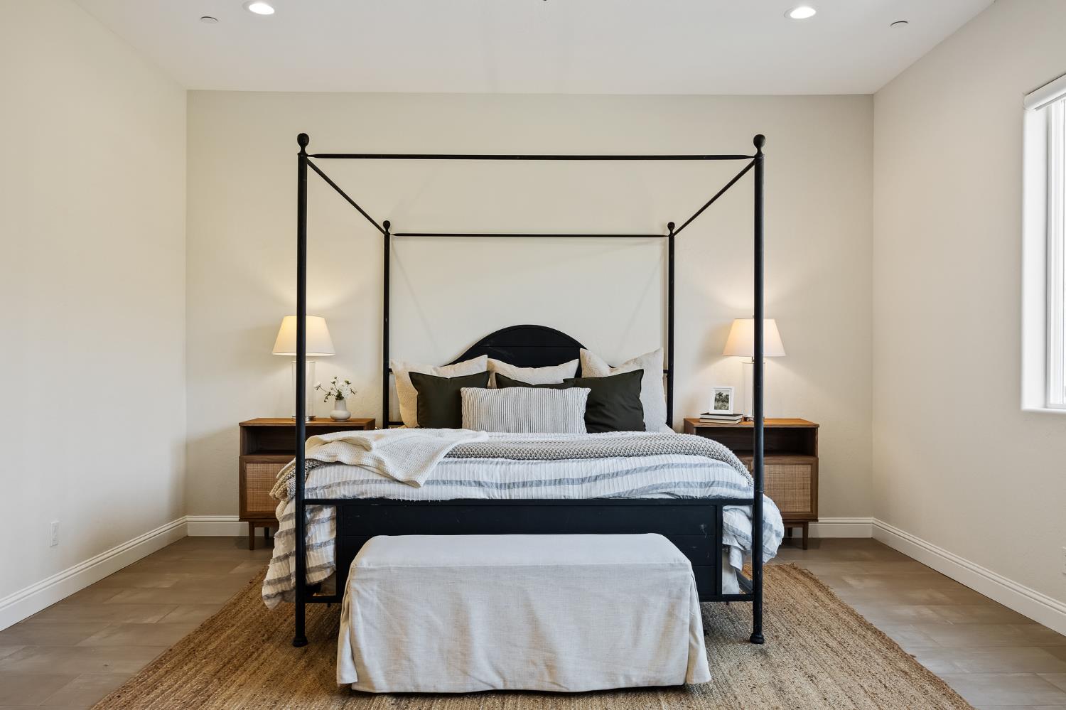 998 Highland Rd W, Madera, CA 93636