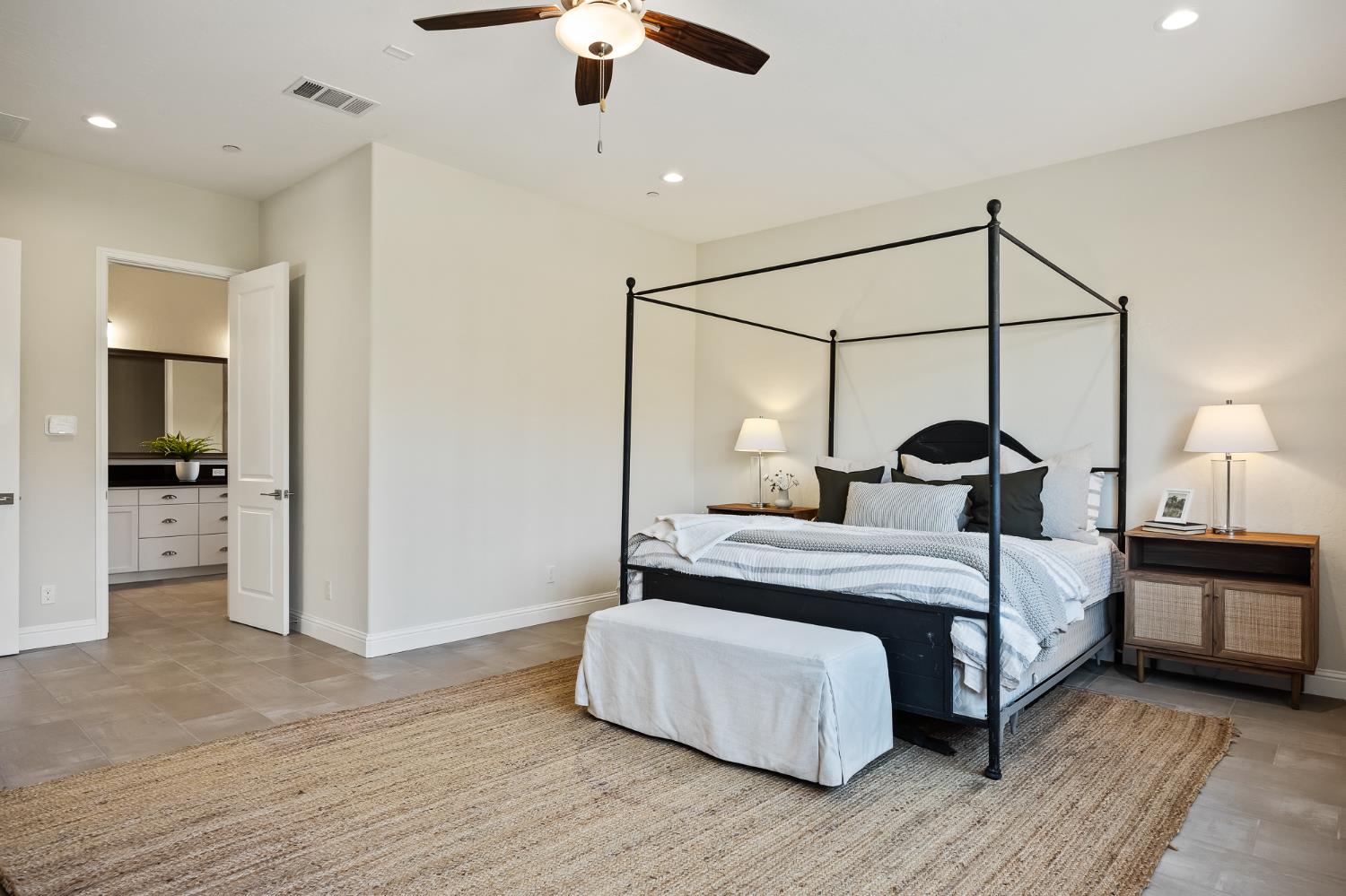 998 Highland Rd W, Madera, CA 93636