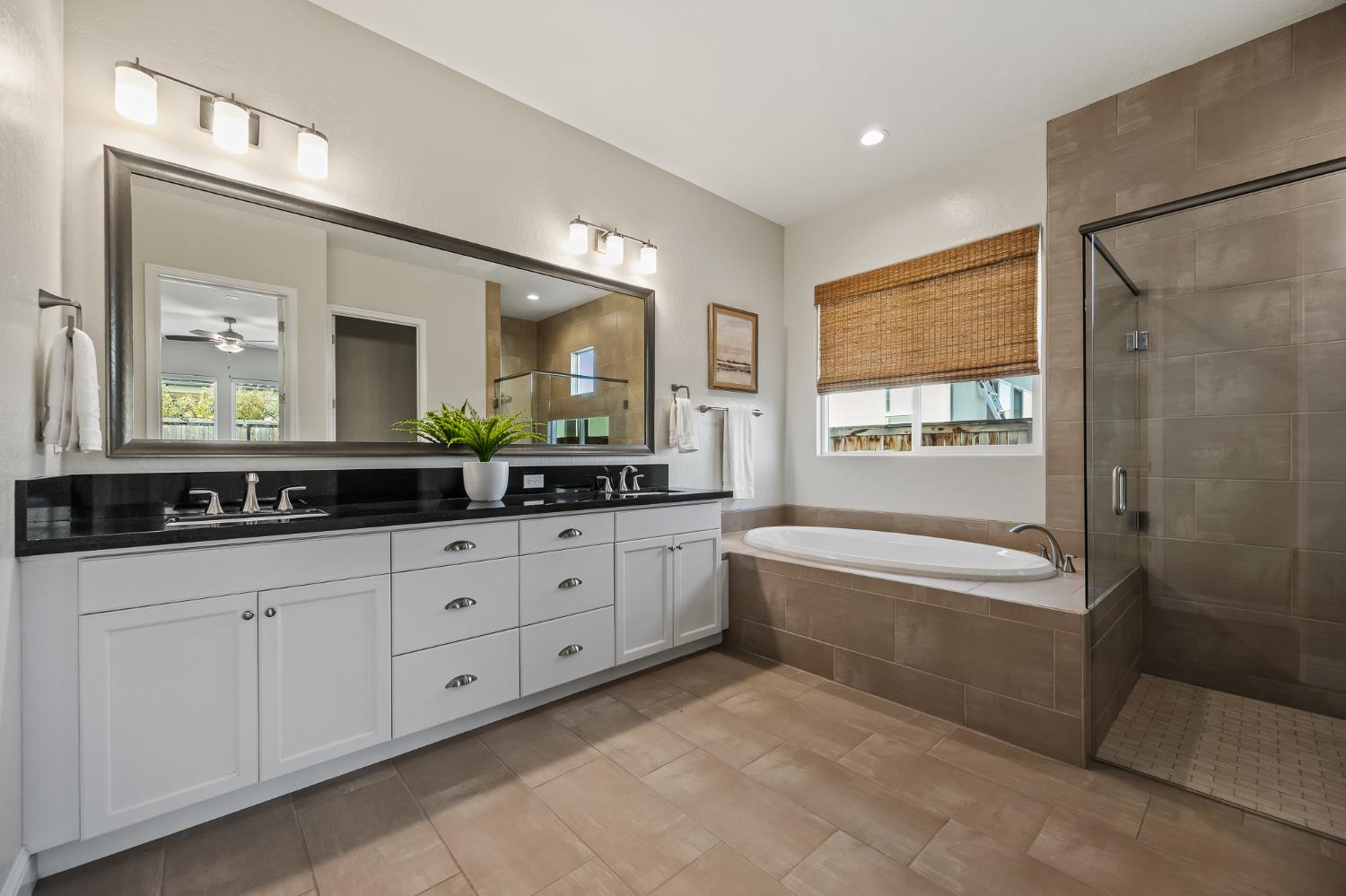 998 Highland Rd W, Madera, CA 93636