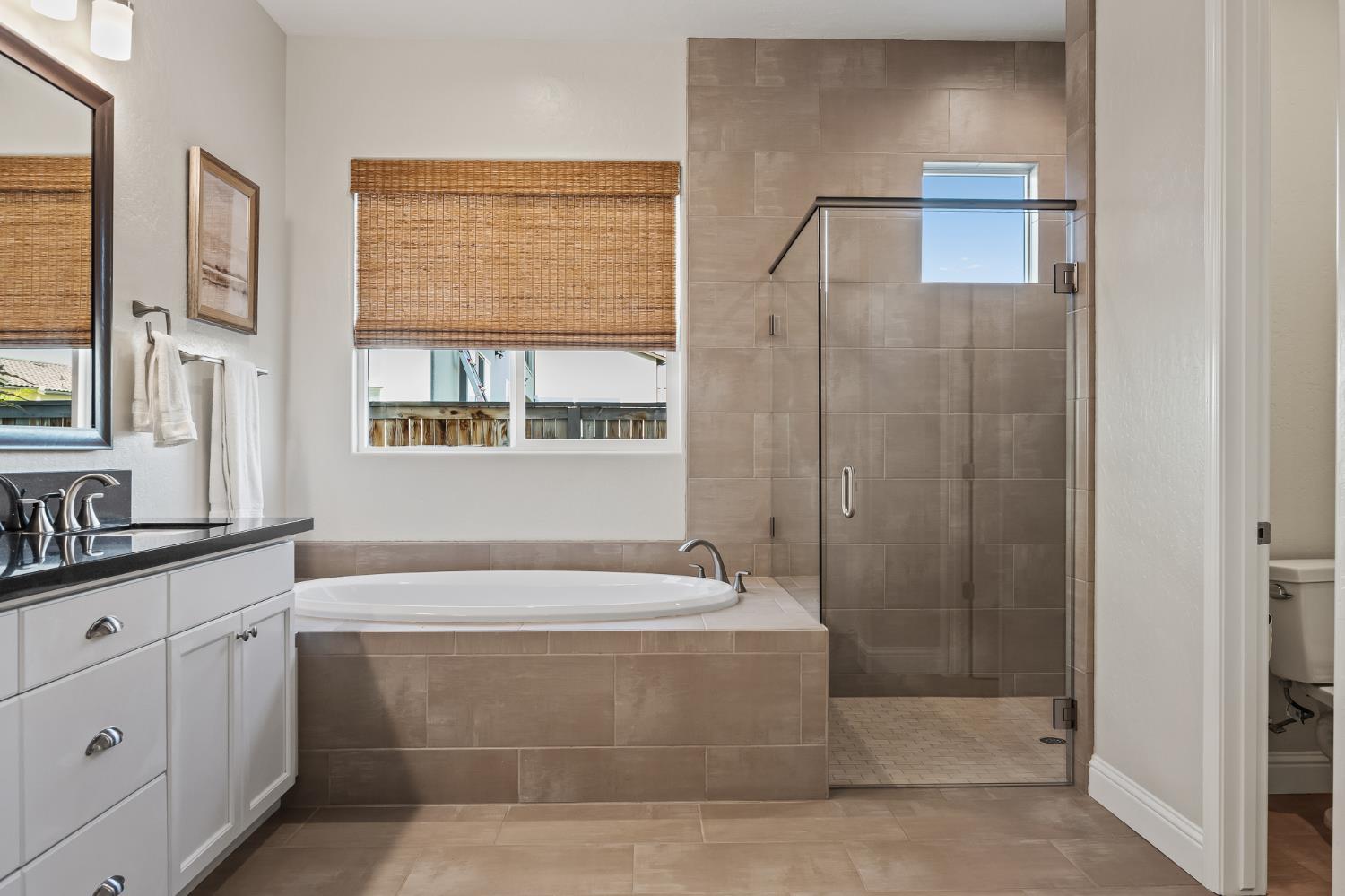 998 Highland Rd W, Madera, CA 93636