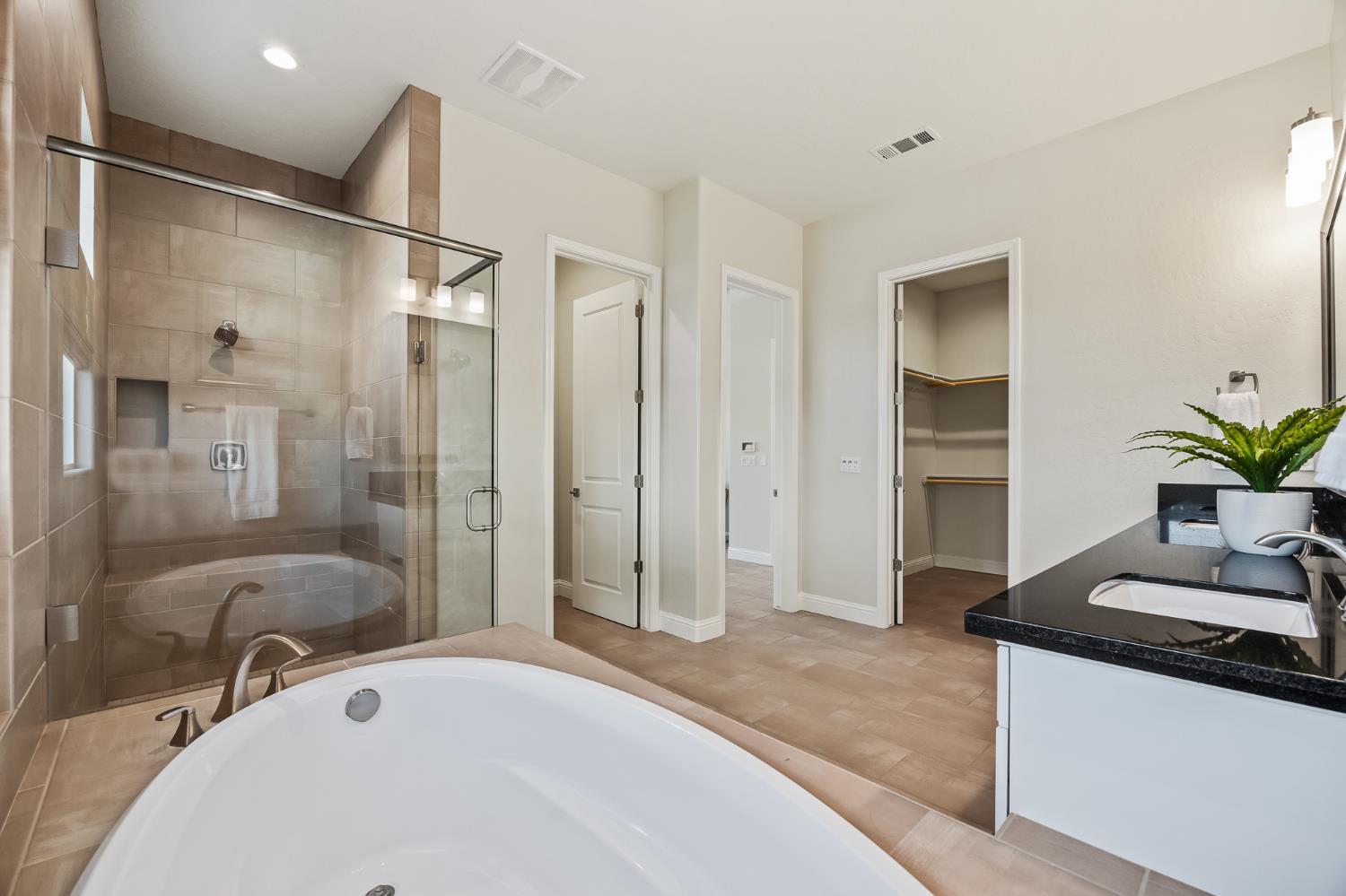 998 Highland Rd W, Madera, CA 93636