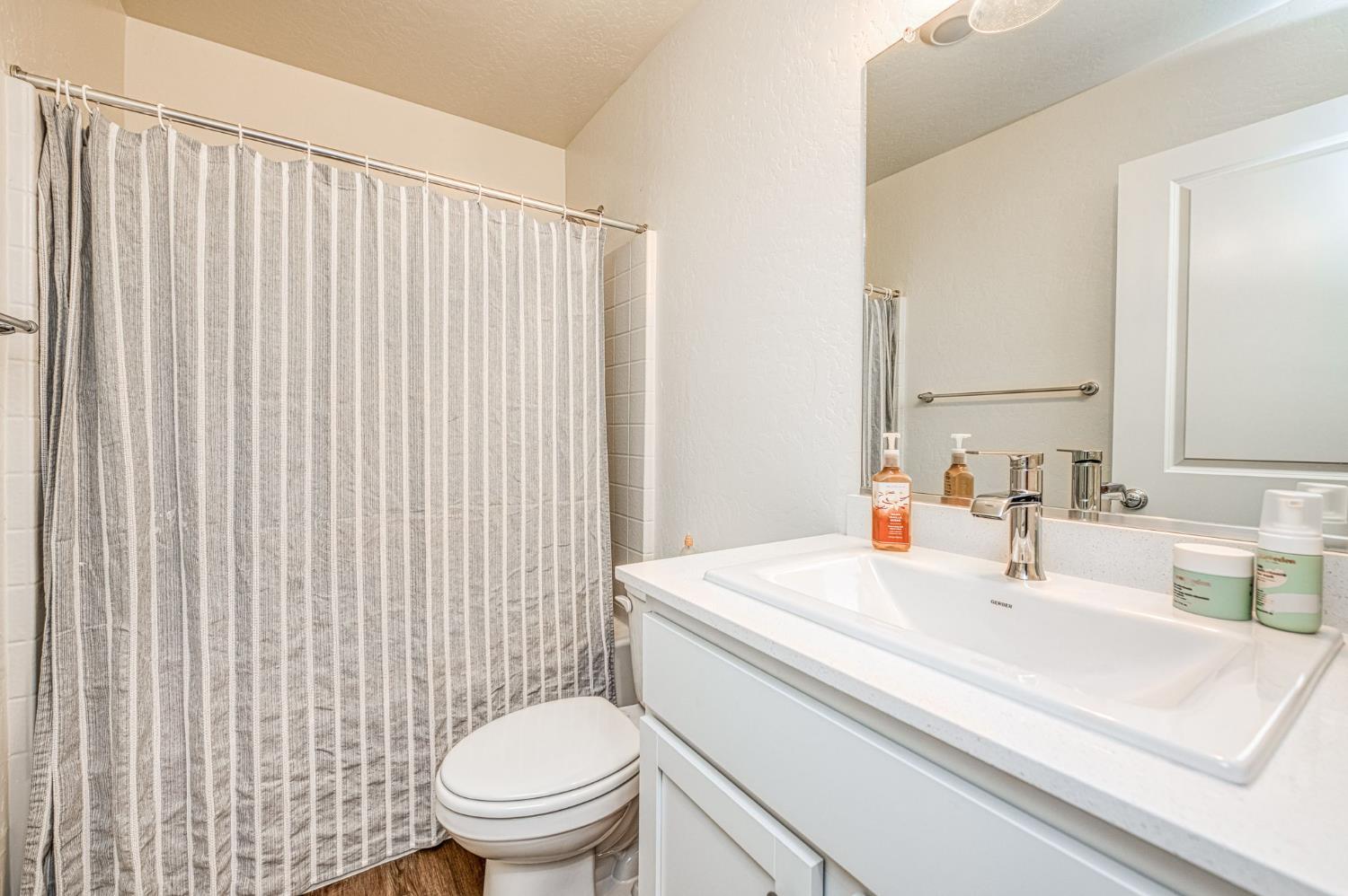 2012 Richard Ave, Sanger, CA 93657