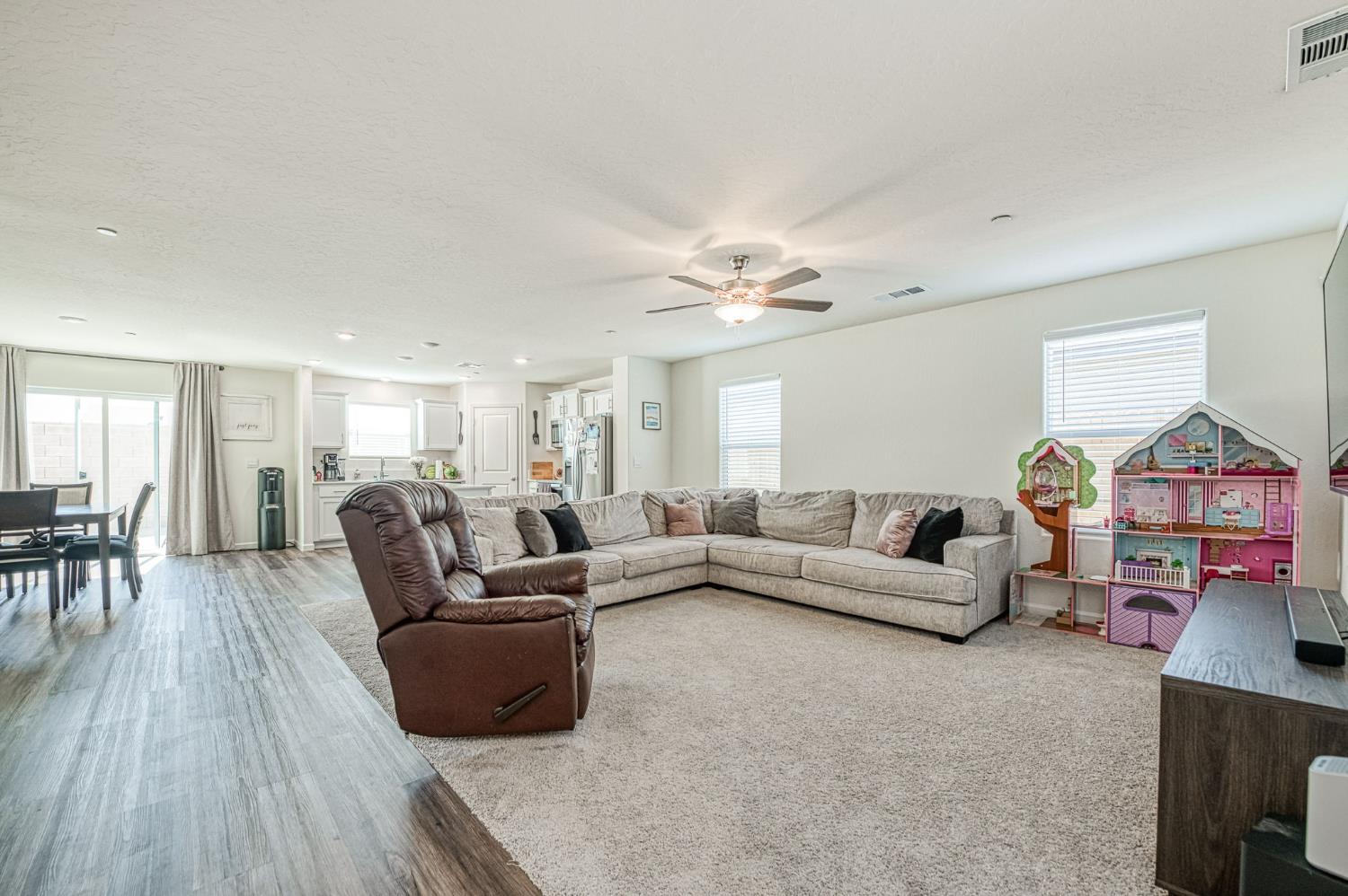2012 Richard Ave, Sanger, CA 93657