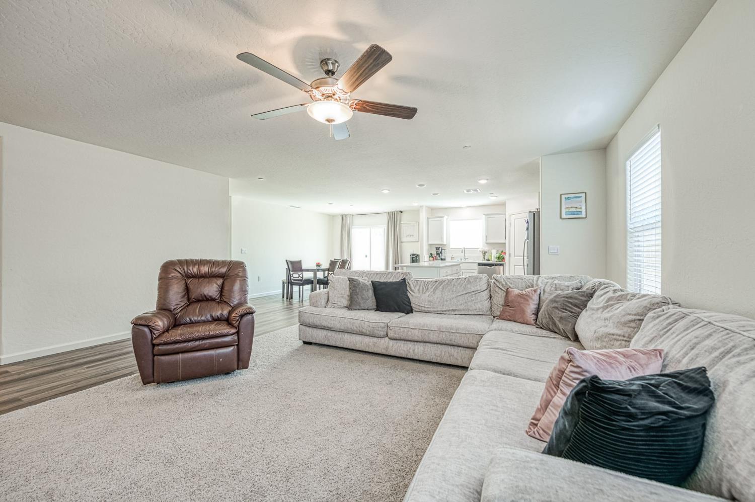 2012 Richard Ave, Sanger, CA 93657