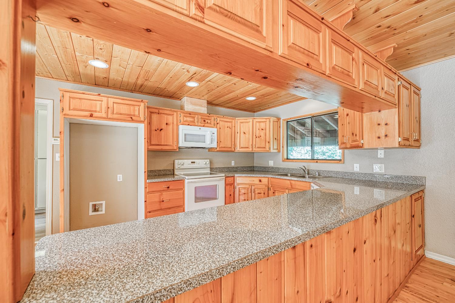 39000 Corlew Ln, Auberry, CA 93602