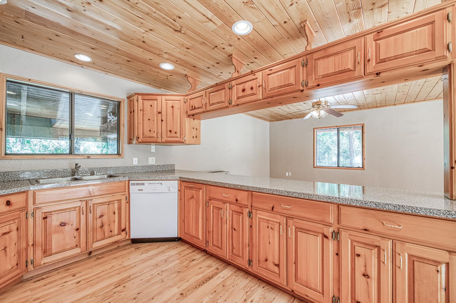 39000 Corlew Ln, Auberry, CA 93602