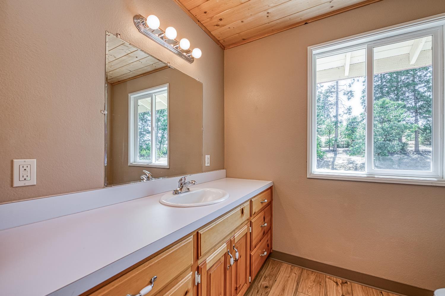 39000 Corlew Ln, Auberry, CA 93602