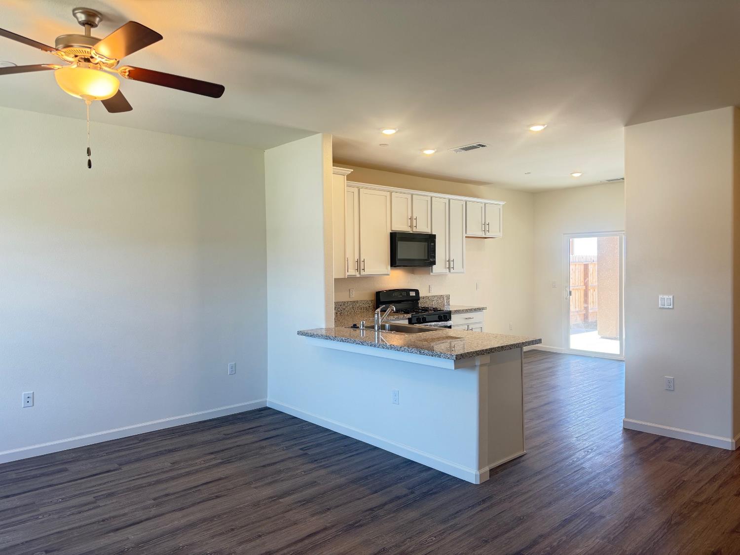 1221 E Orange St, Avenal, CA 93204