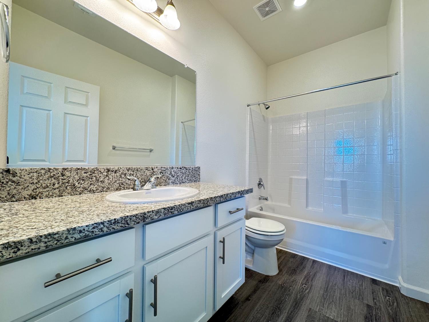 1204 E Orange St, Avenal, CA 93204