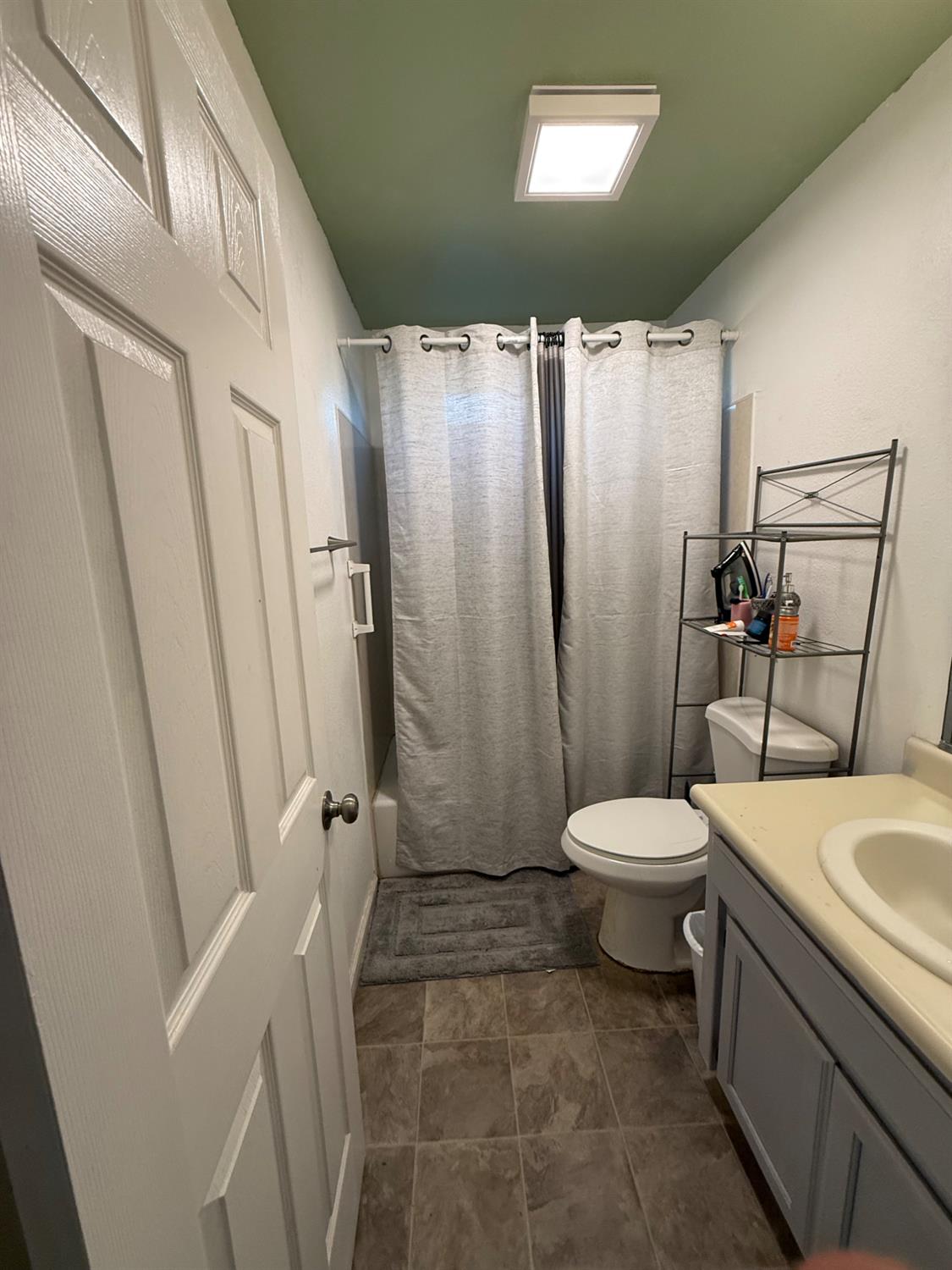 2662 Yerba St, Selma, CA 93662