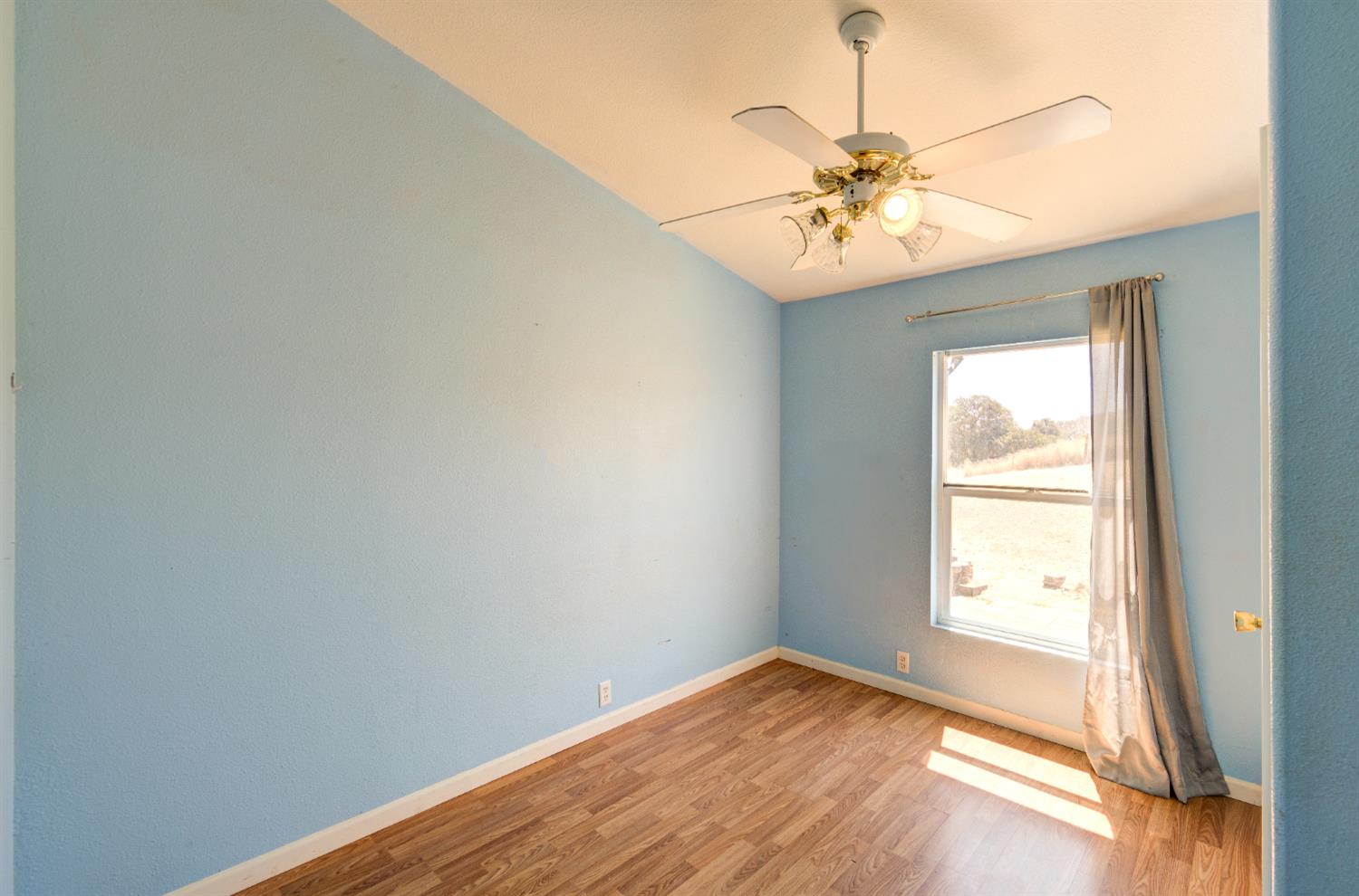 32748 Indian Guide Rd, Yokuts Valley, CA 93675