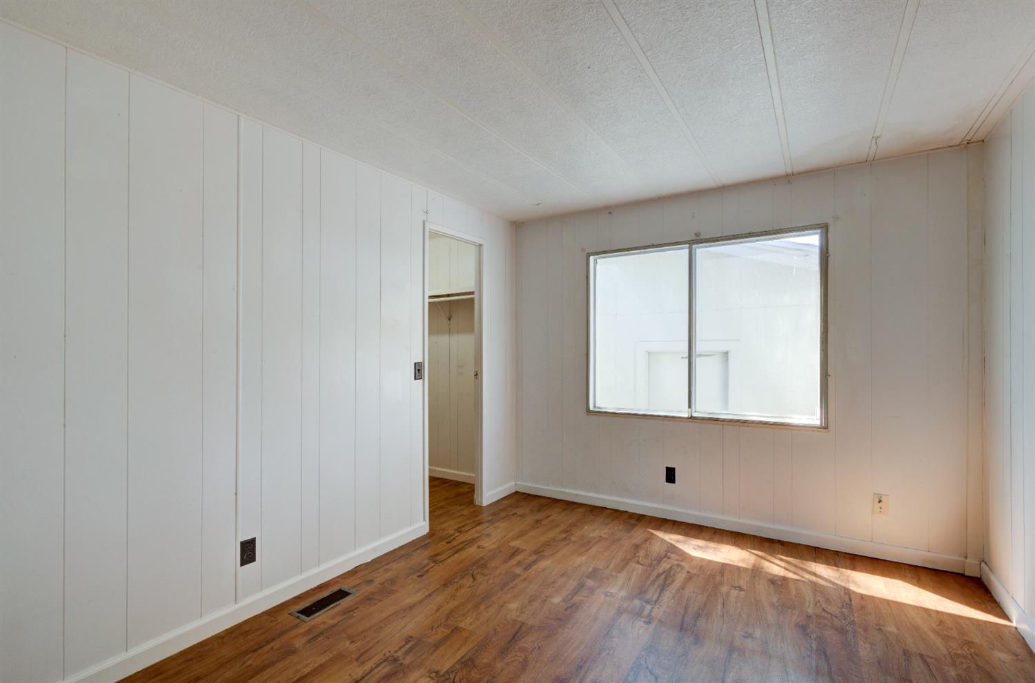 32748 Indian Guide Rd, Yokuts Valley, CA 93675