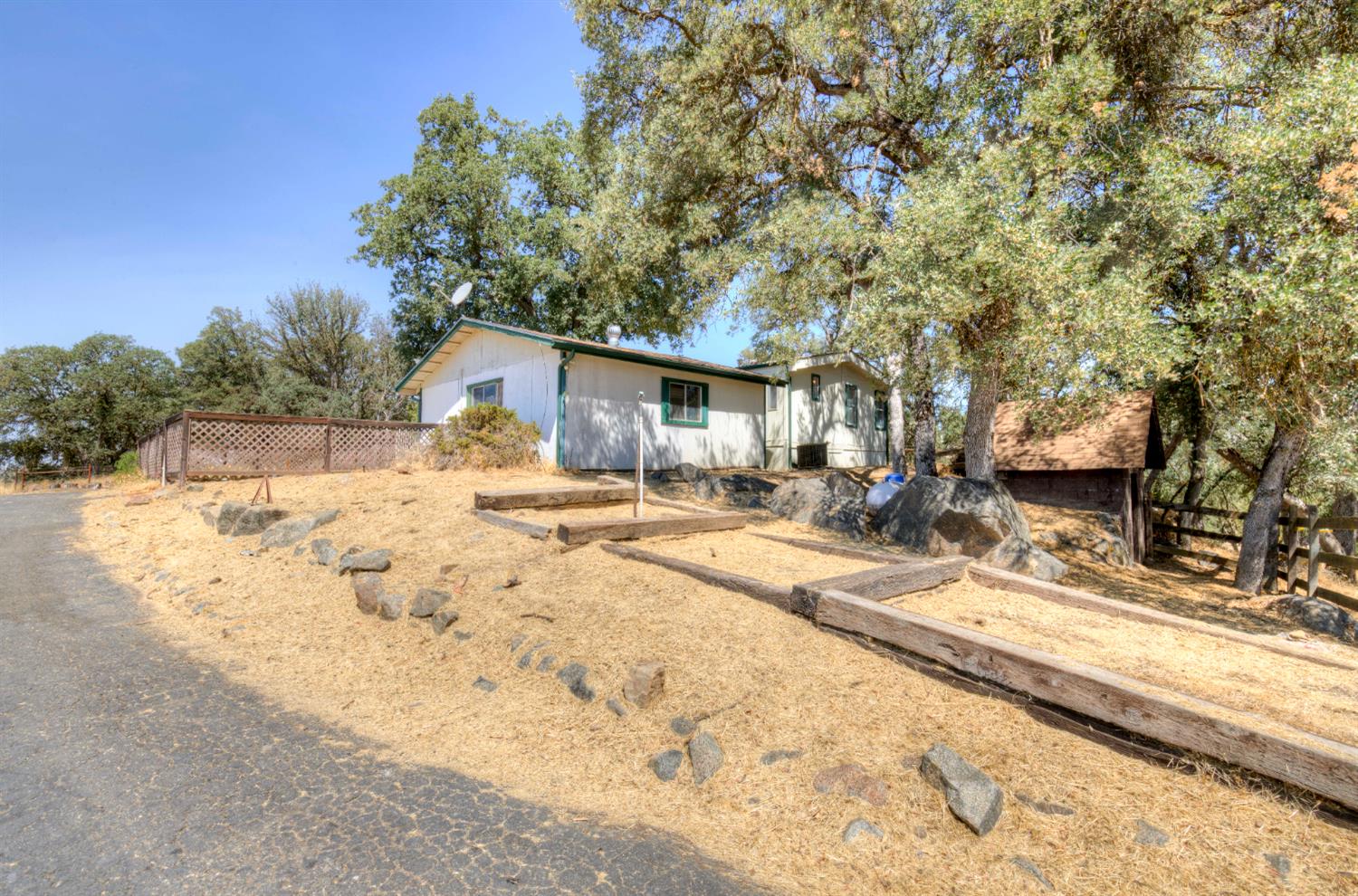 32748 Indian Guide Rd, Yokuts Valley, CA 93675
