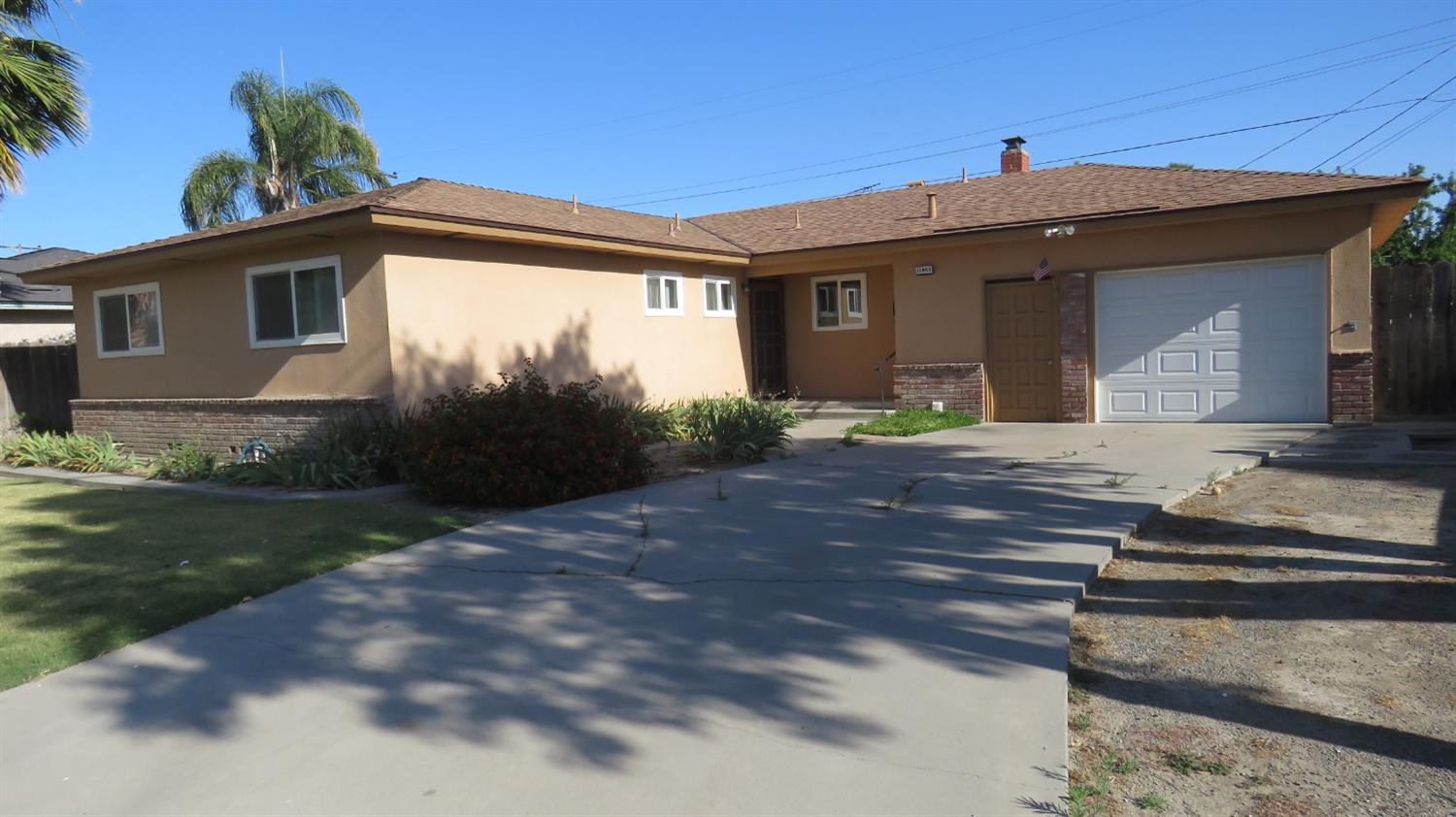 15463 W B St, Kerman, CA 93630