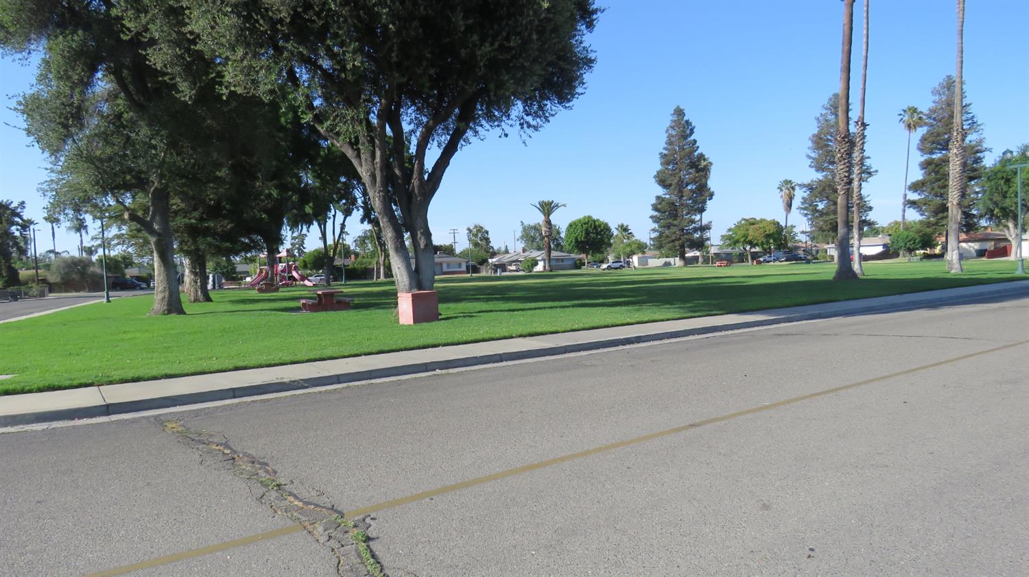 15463 W B St, Kerman, CA 93630