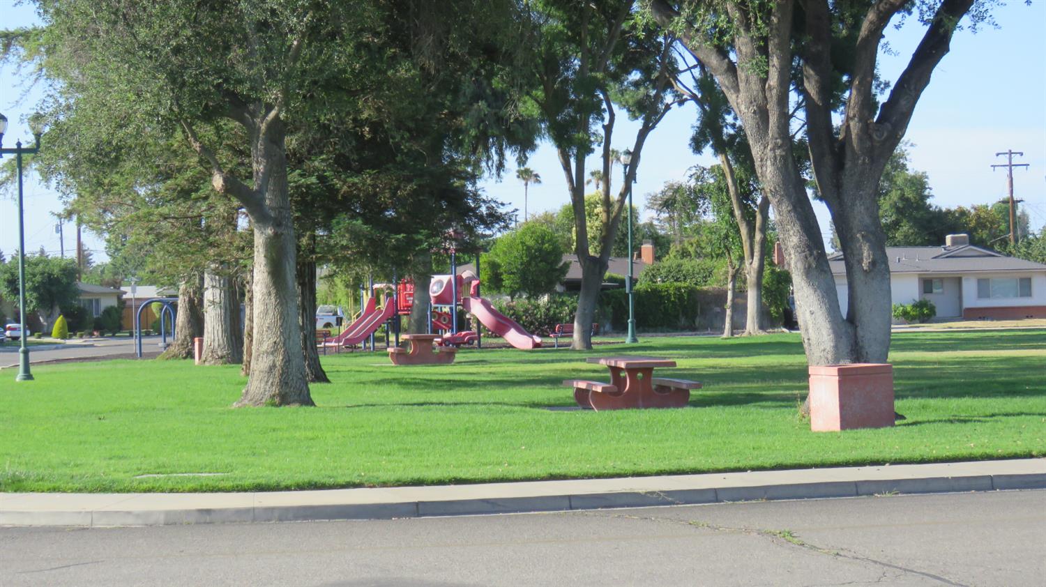 15463 W B St, Kerman, CA 93630