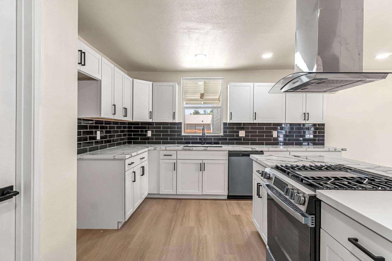 2643 B St, Selma, CA 93662