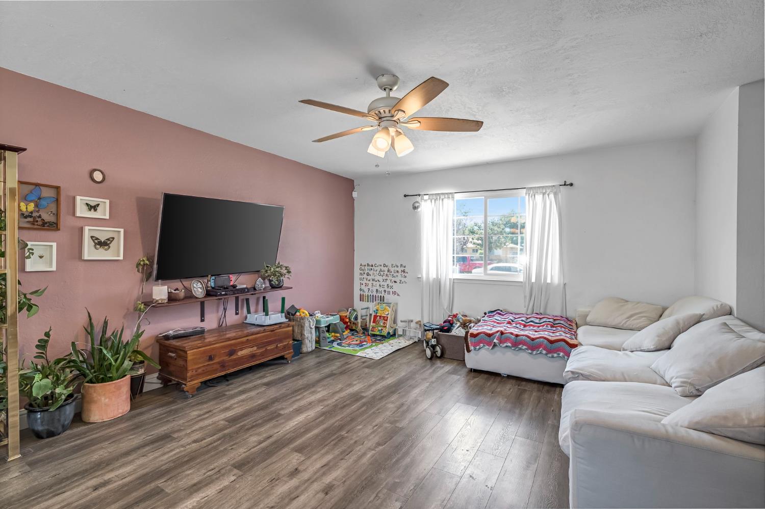 4679 E Pitt Ave, Fresno, CA 93725