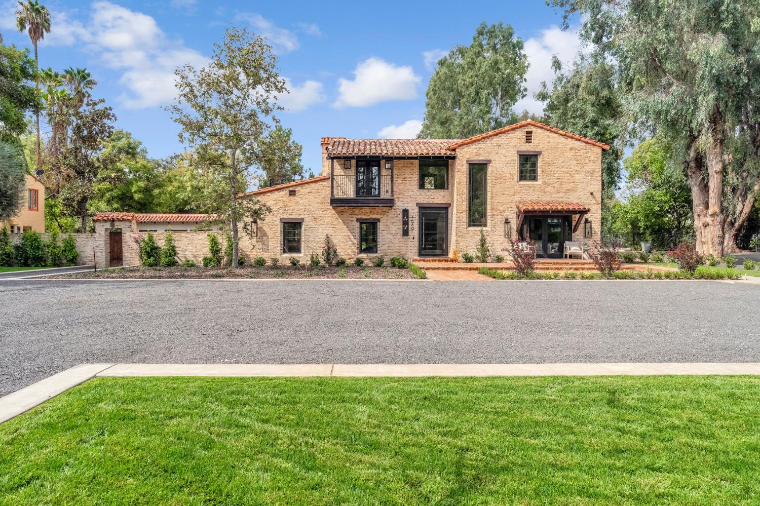 4689 N Van Ness Blvd, Fresno, CA 93704