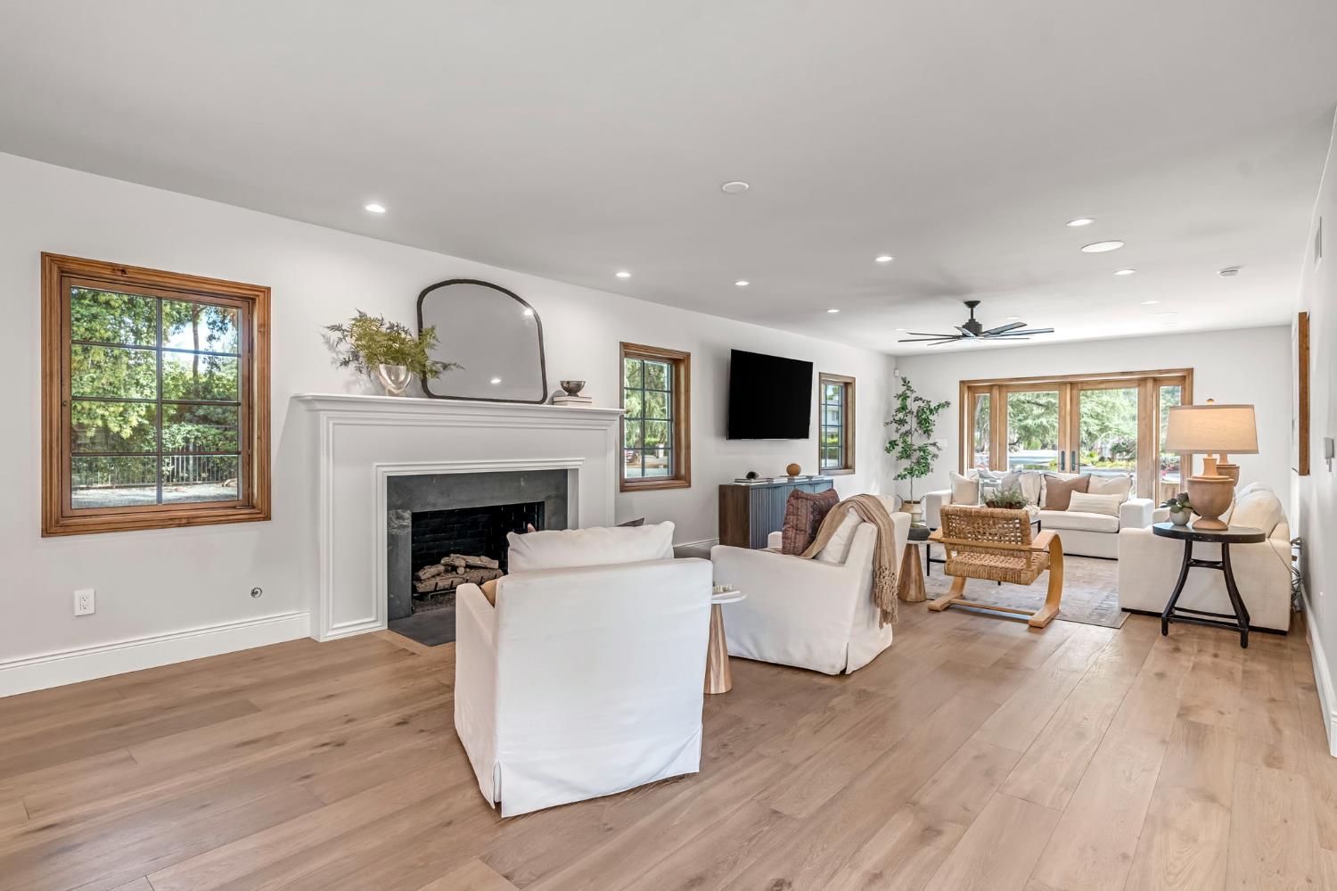 4689 N Van Ness Blvd, Fresno, CA 93704