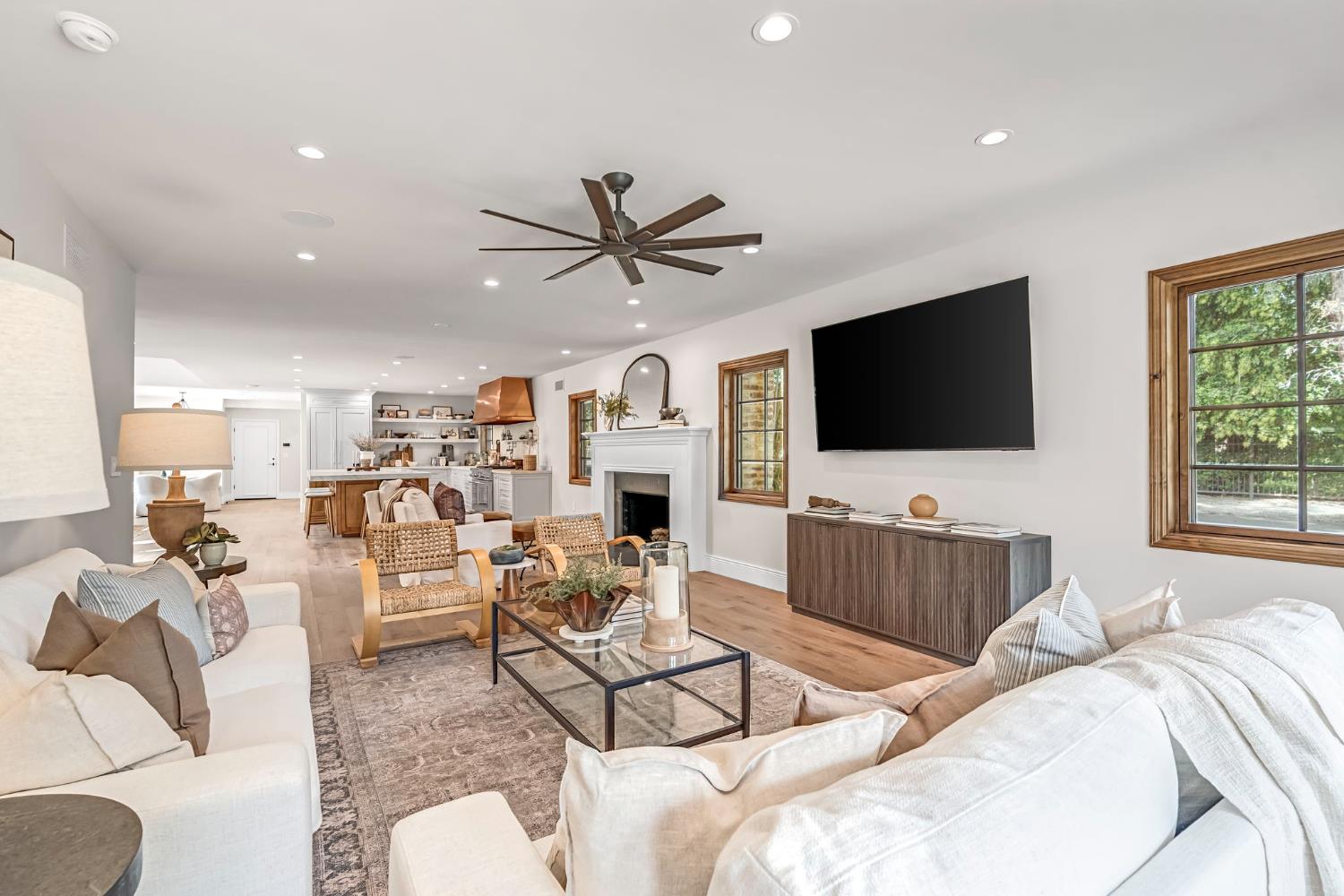 4689 N Van Ness Blvd, Fresno, CA 93704