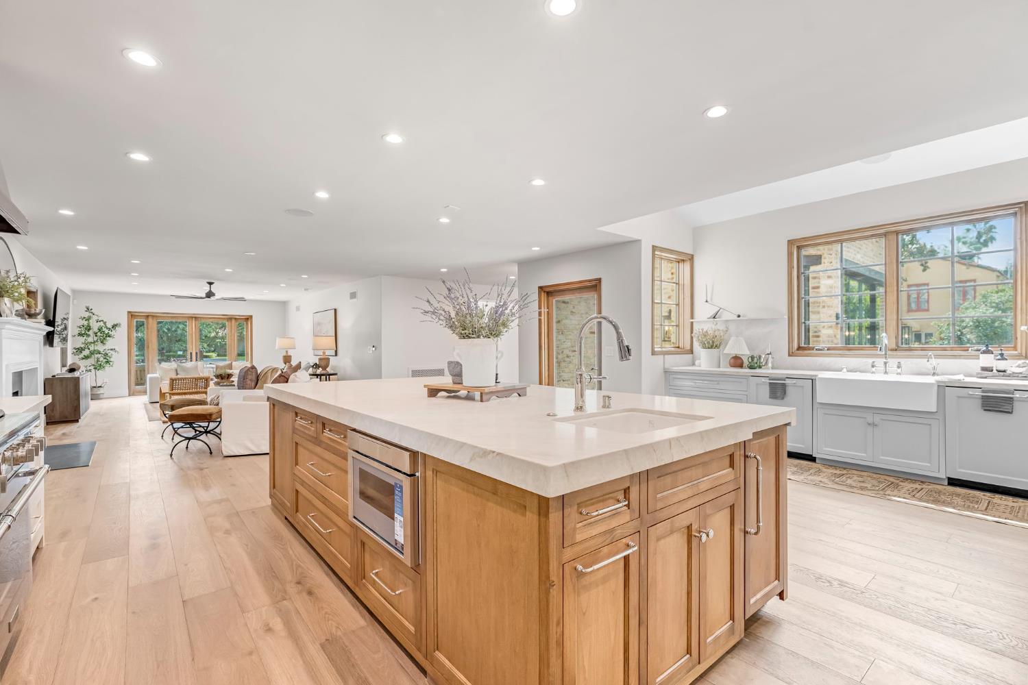 4689 N Van Ness Blvd, Fresno, CA 93704