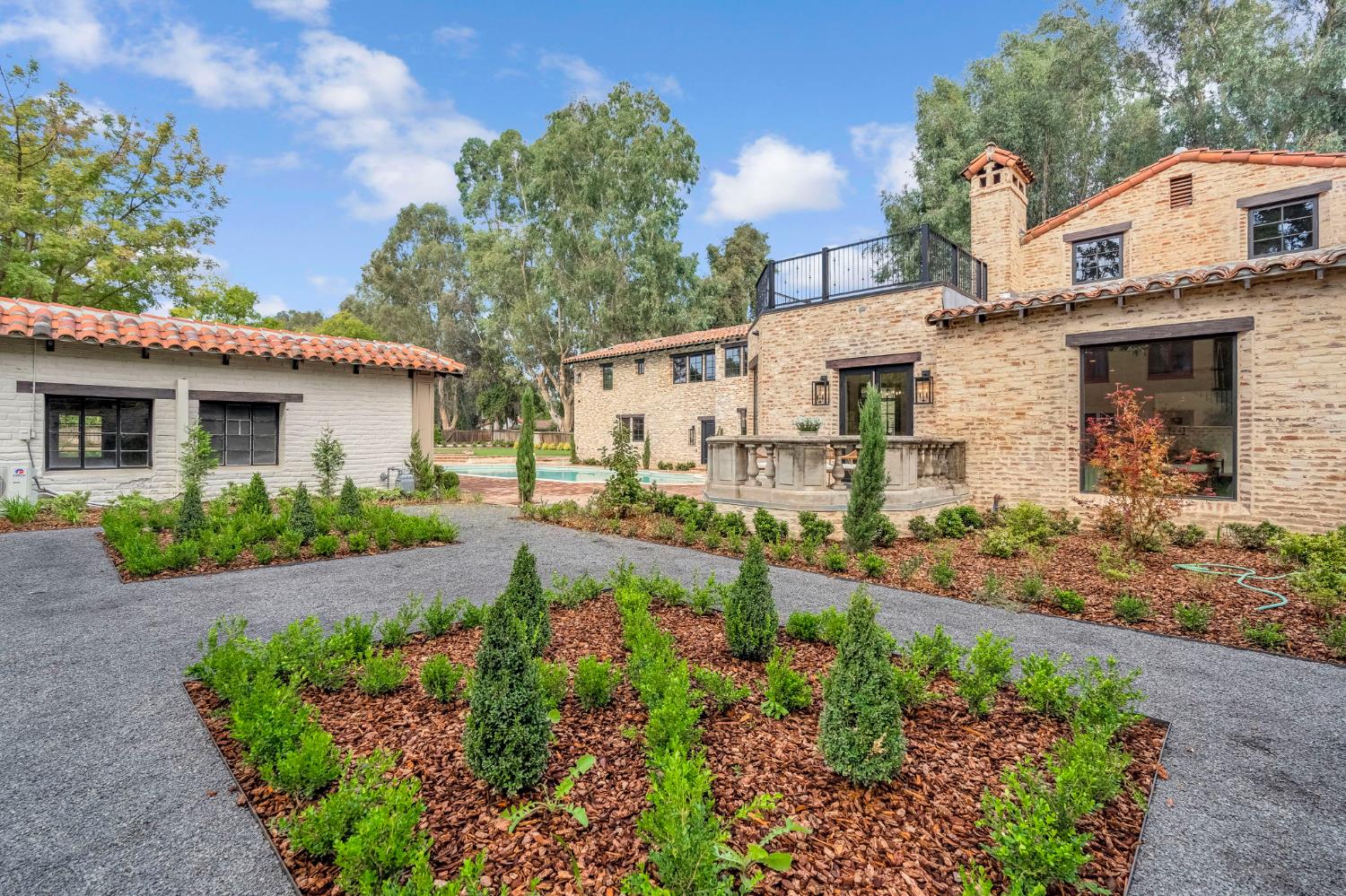 4689 N Van Ness Blvd, Fresno, CA 93704