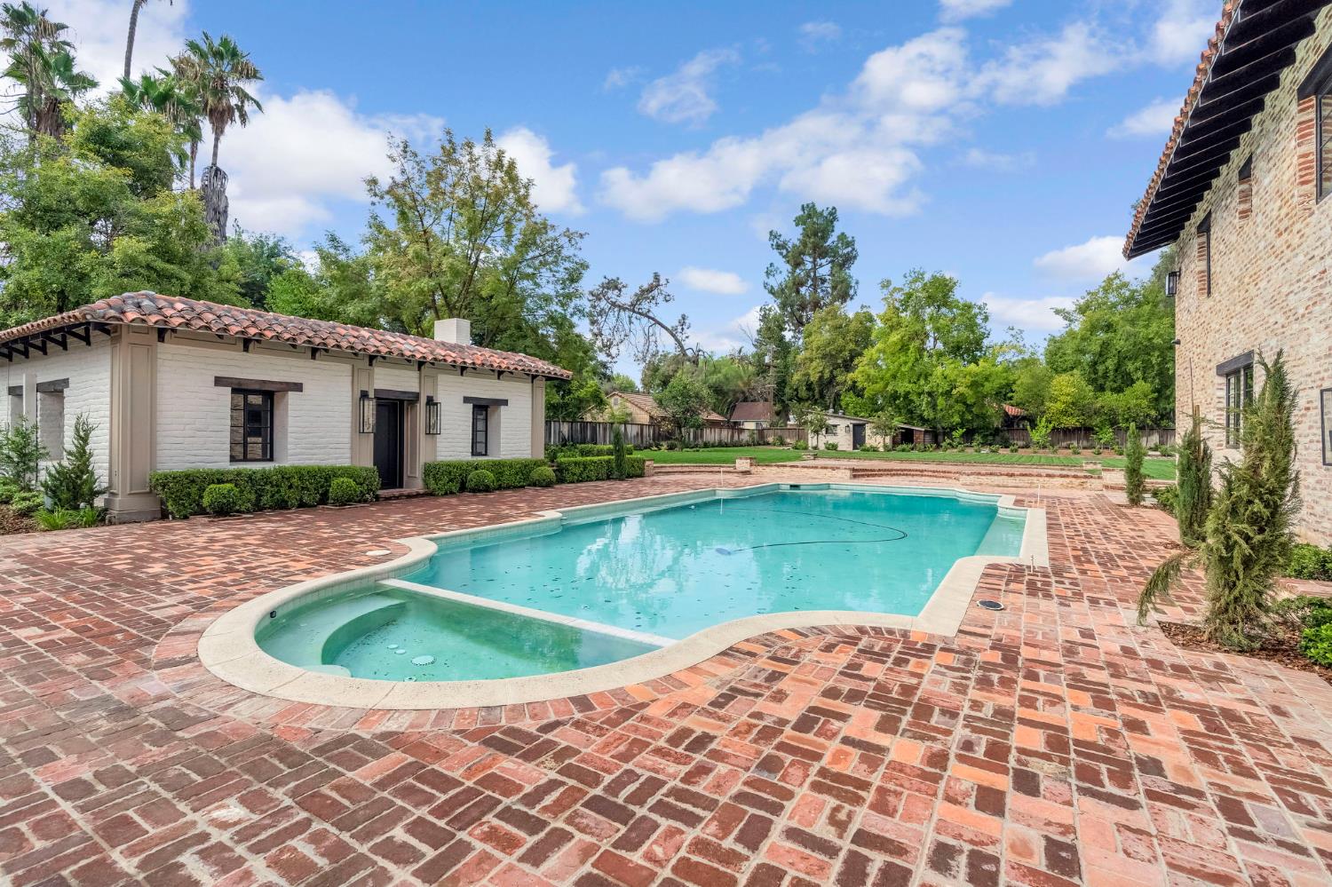 4689 N Van Ness Blvd, Fresno, CA 93704