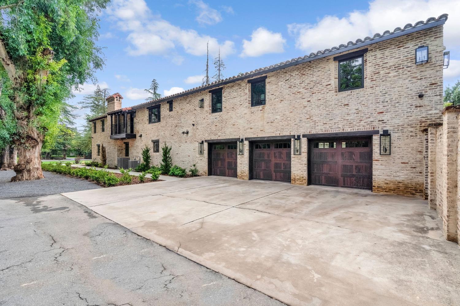 4689 N Van Ness Blvd, Fresno, CA 93704