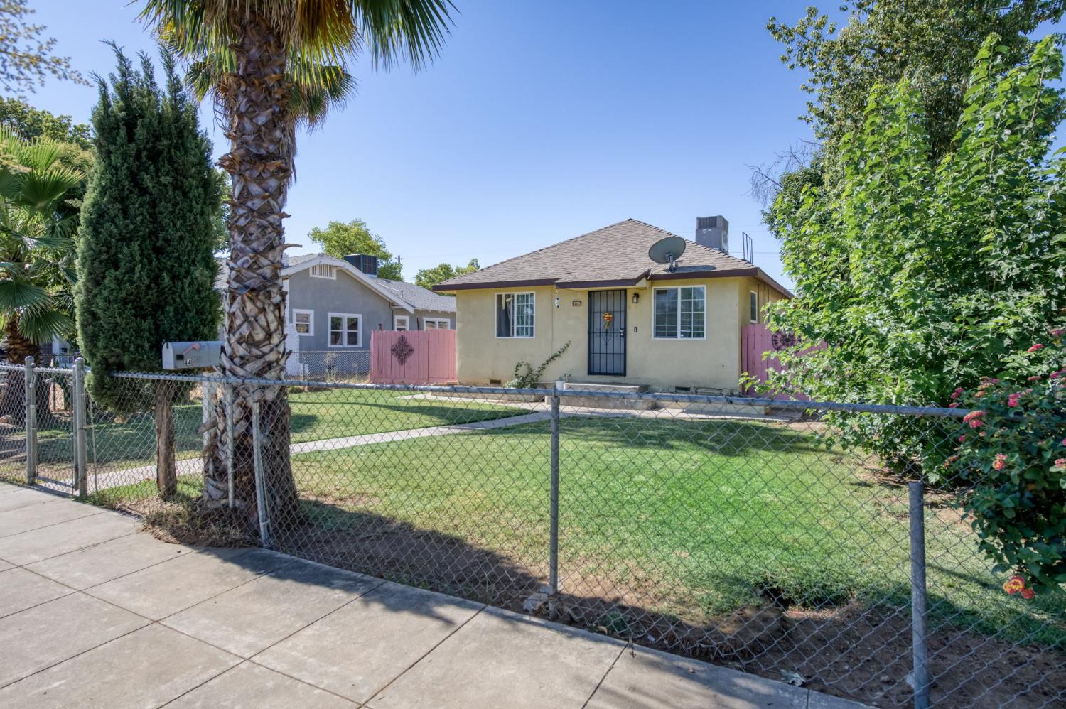 448 E Tuolumne St, Fresno, CA 93706
