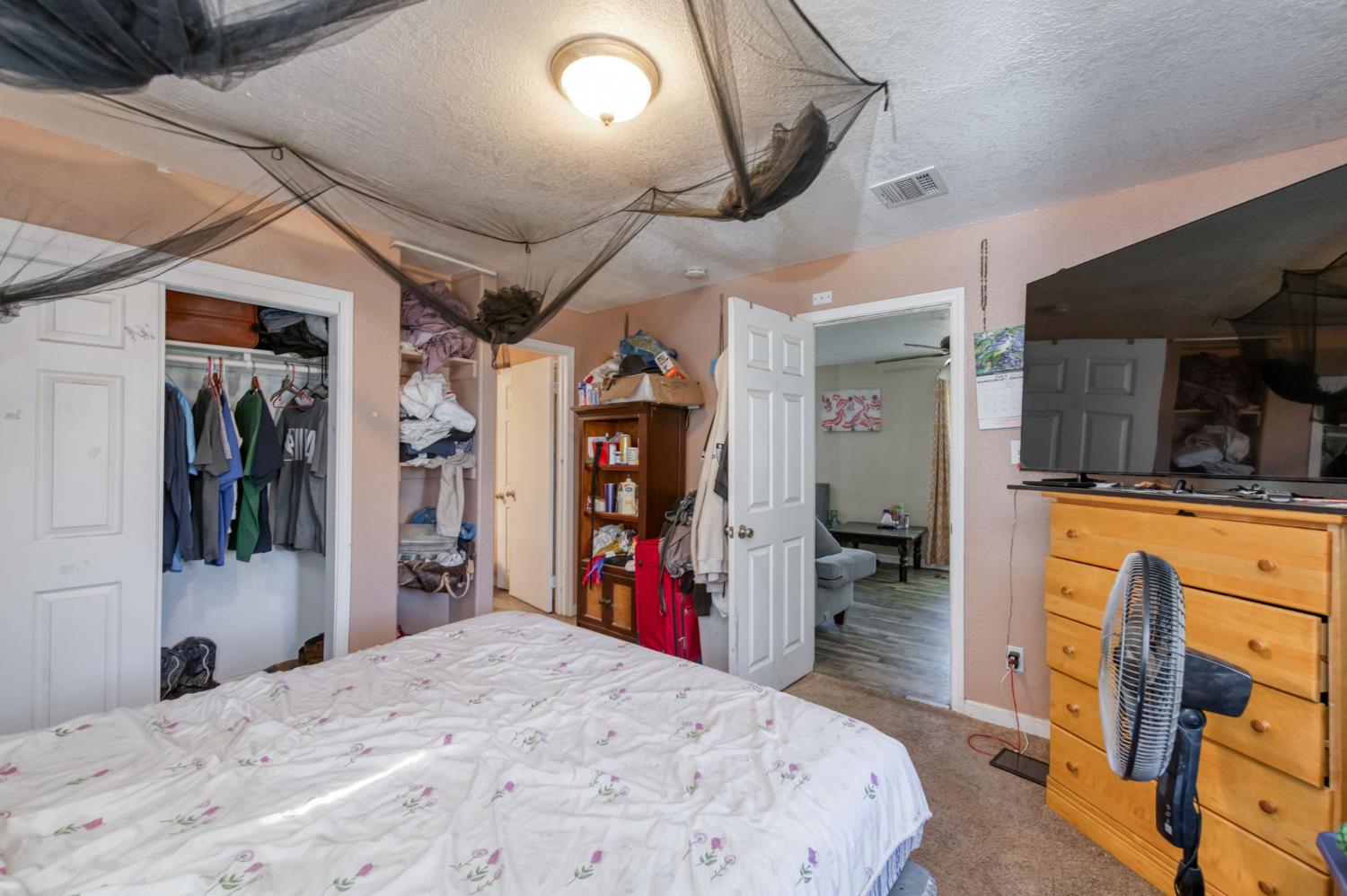 448 E Tuolumne St, Fresno, CA 93706