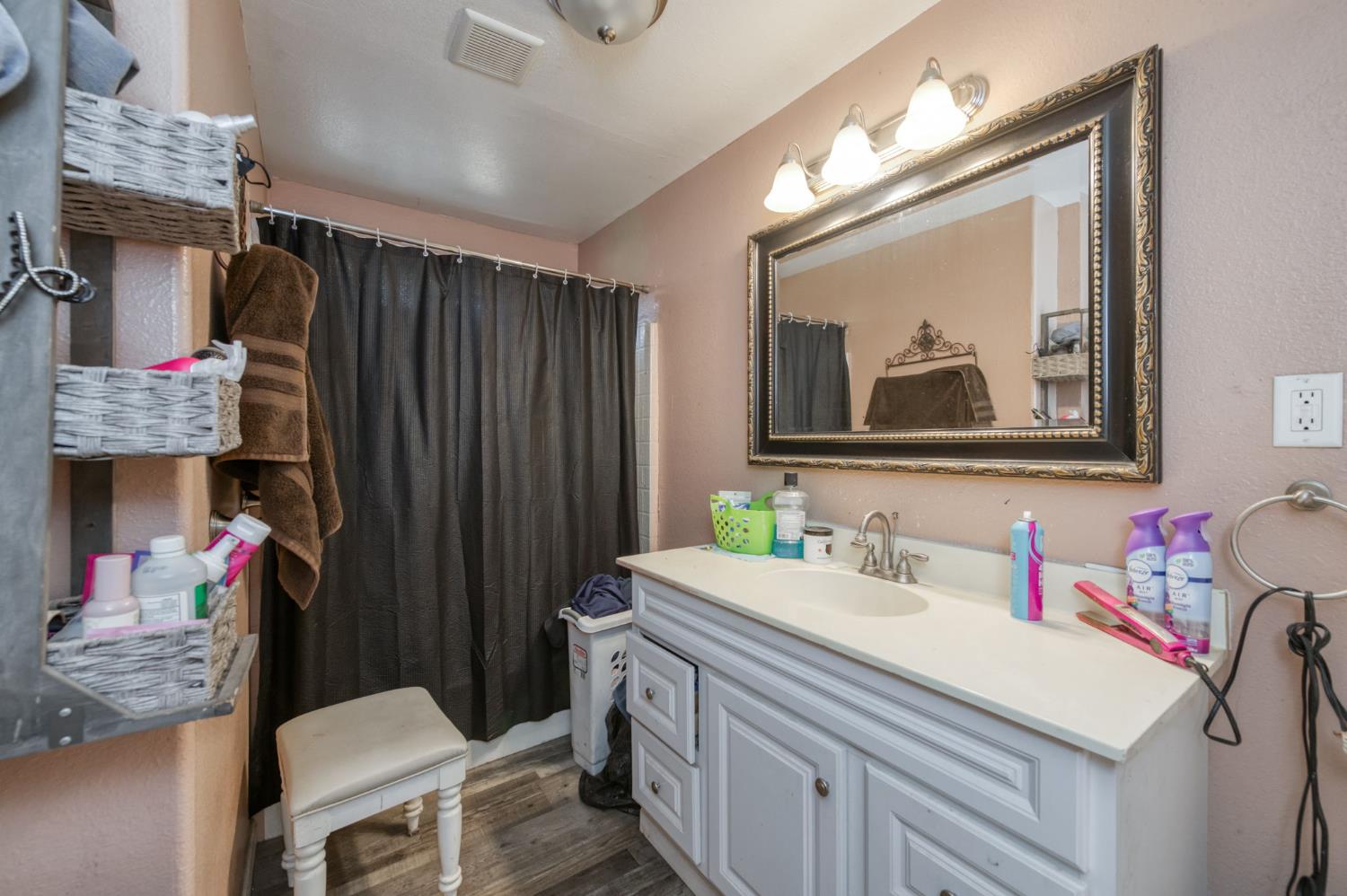 448 E Tuolumne St, Fresno, CA 93706