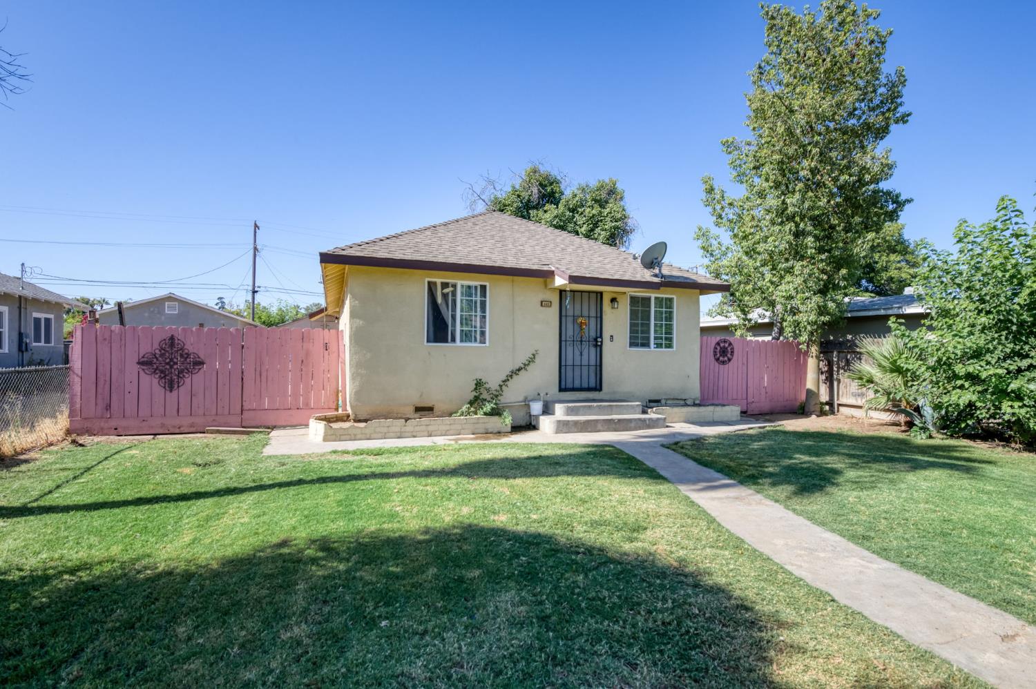 448 E Tuolumne St, Fresno, CA 93706
