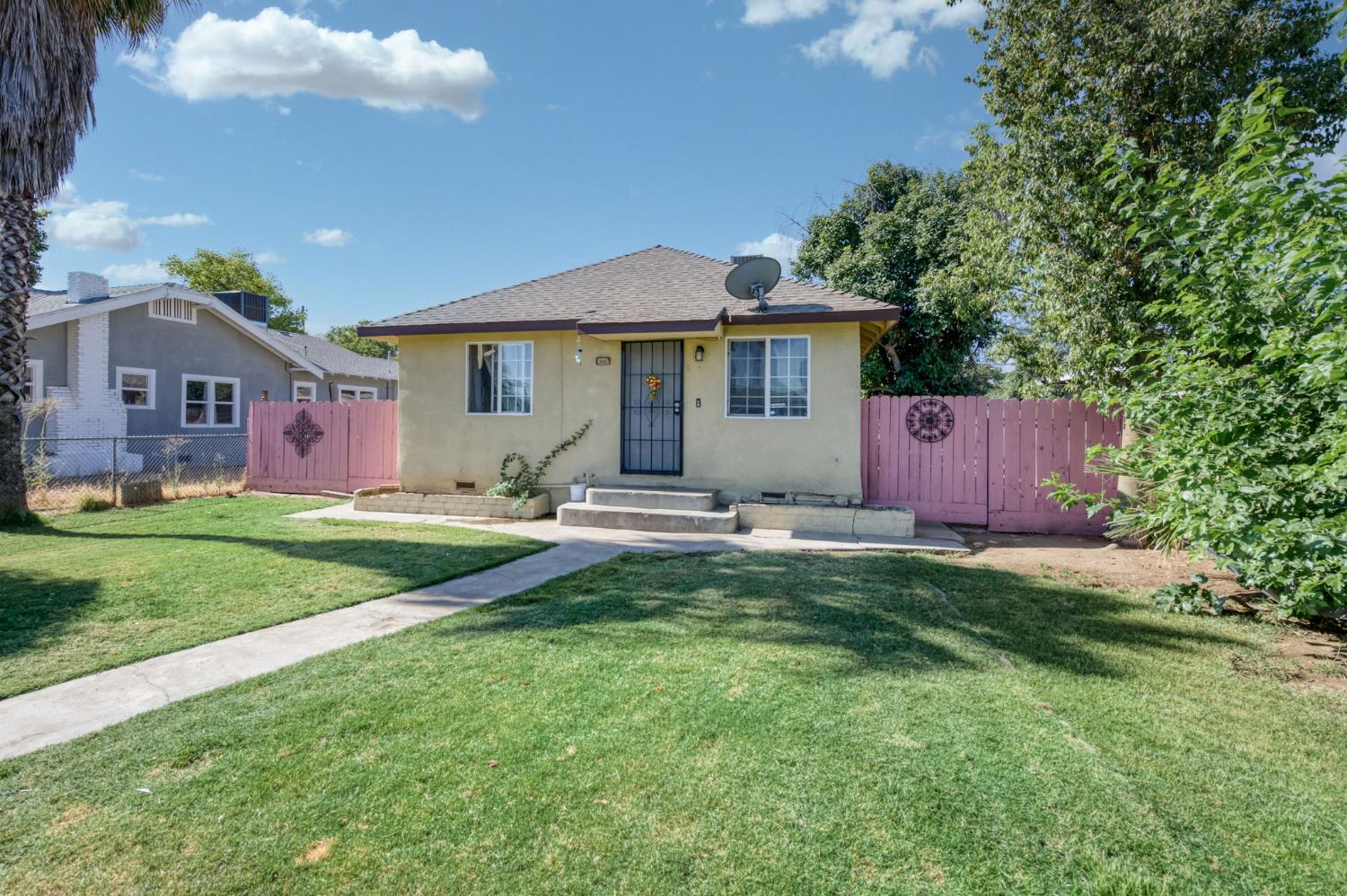 448 E Tuolumne St, Fresno, CA 93706