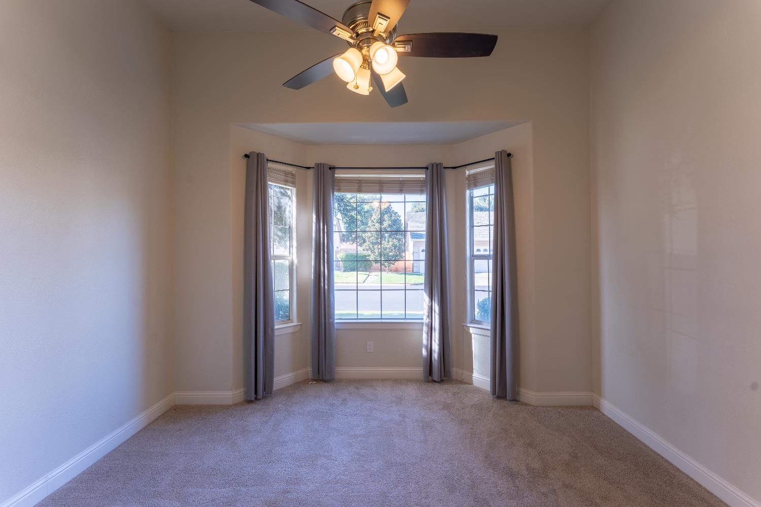 1963 Rialto Ct, Clovis, CA 93611